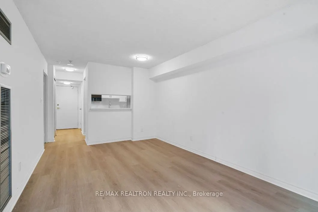 633 Bay Street, #509