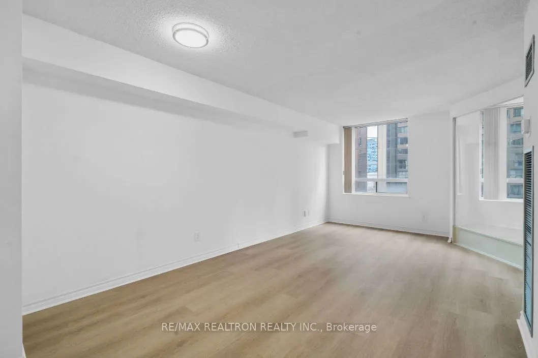 633 Bay Street, #509