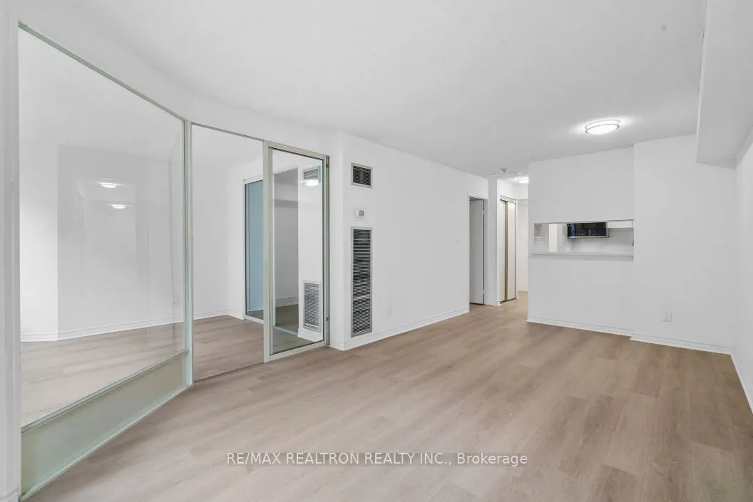 633 Bay Street, #509