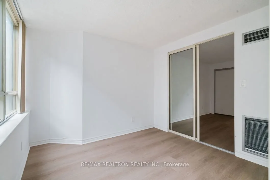 633 Bay Street, #509