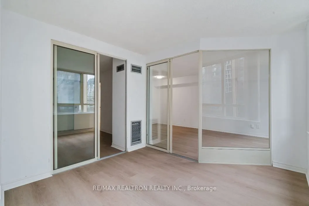 633 Bay Street, #509