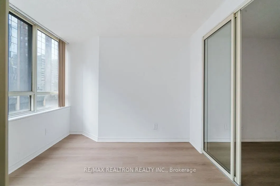 633 Bay Street, #509