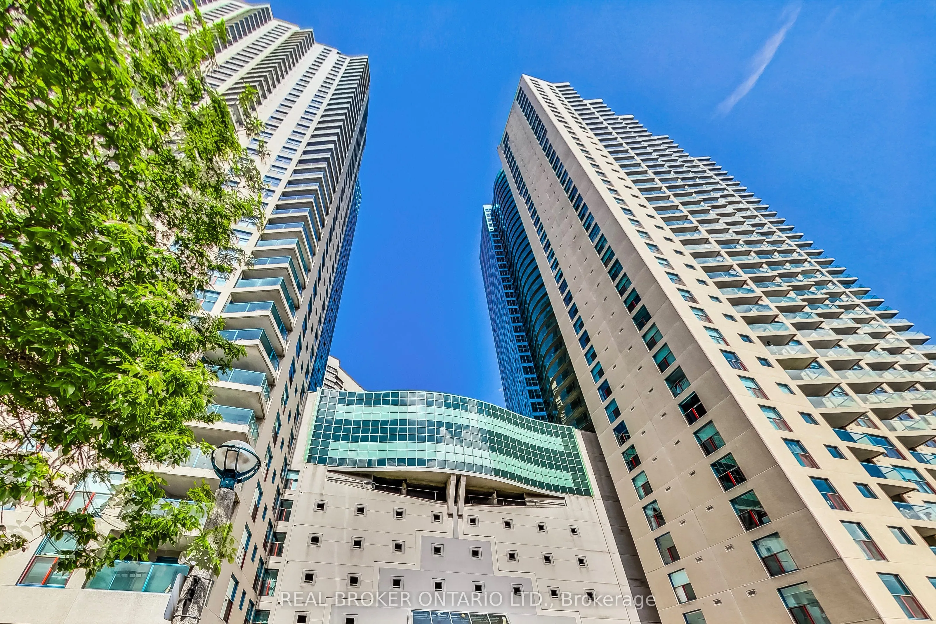 99 Harbour Square, #610