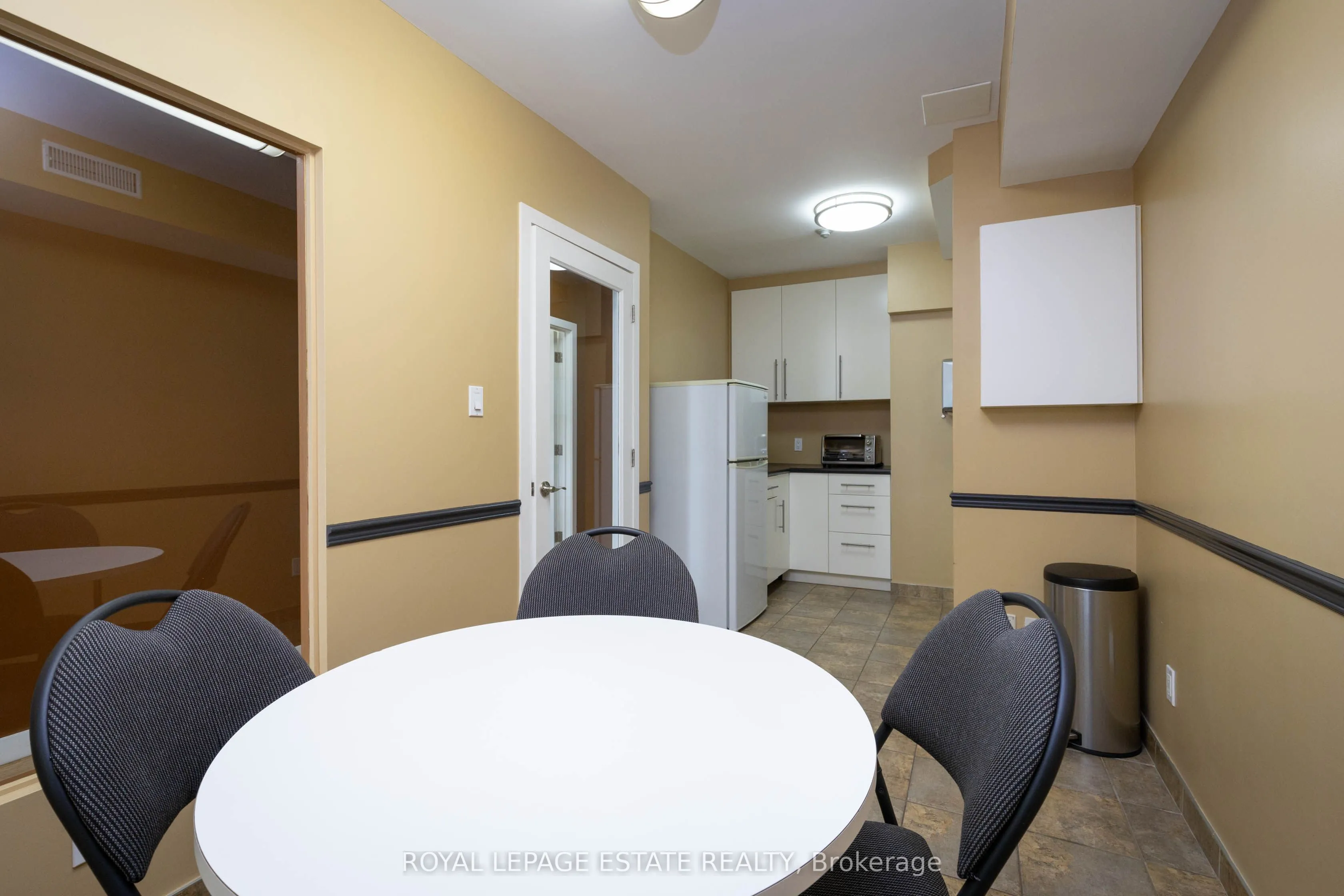 432 Queen Street E