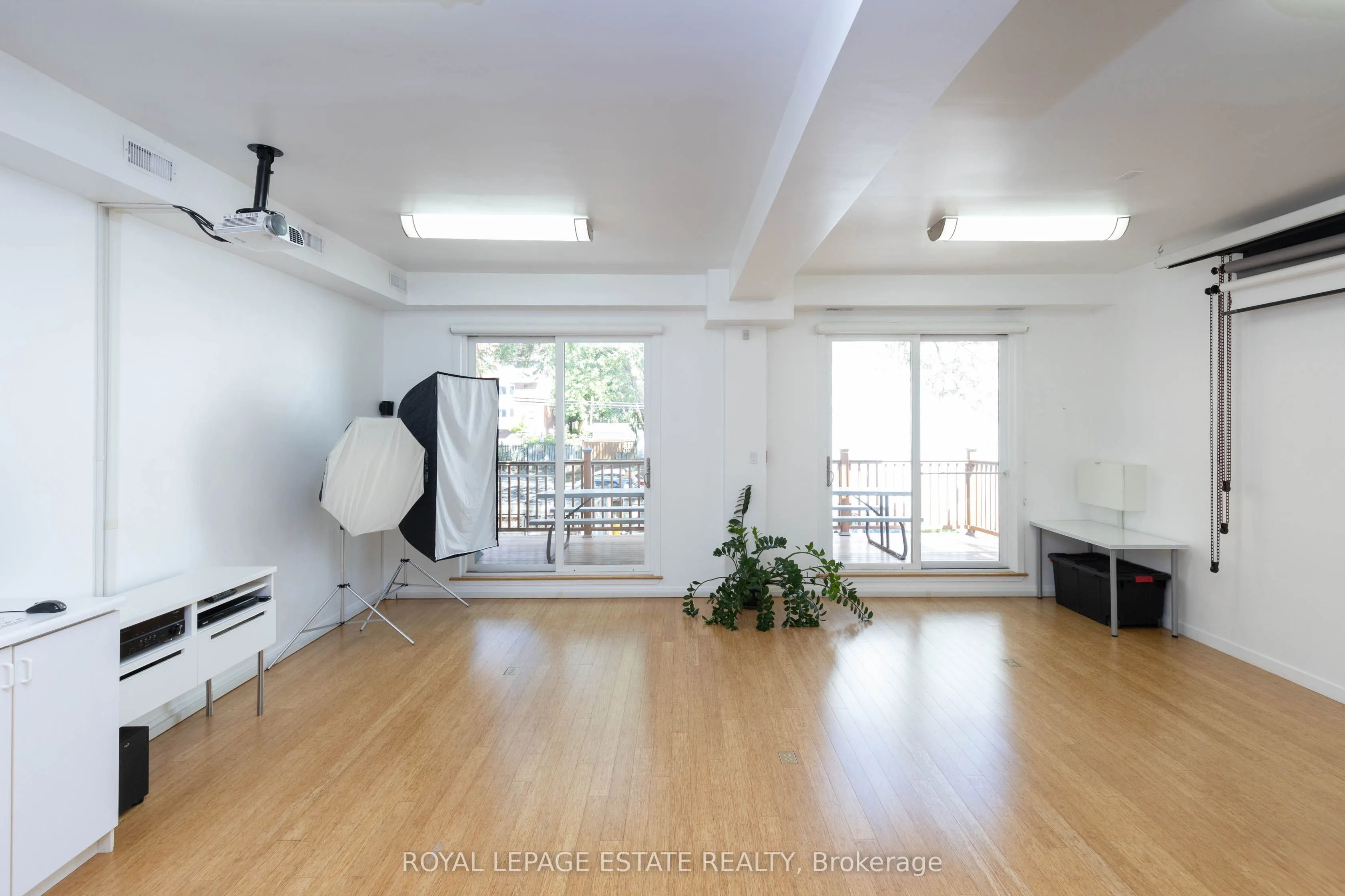 432 Queen Street E