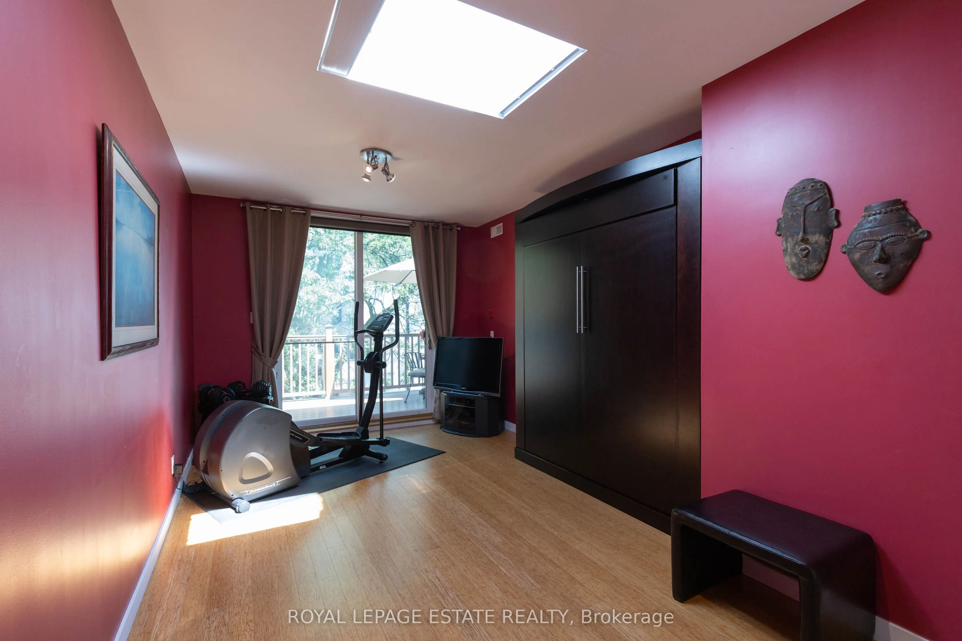 432 Queen Street E