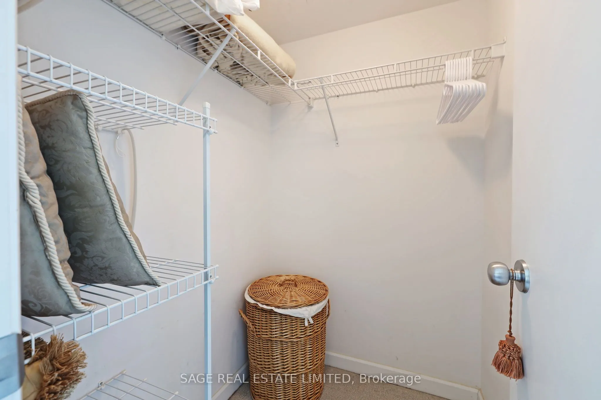 8 Park Road, #3010