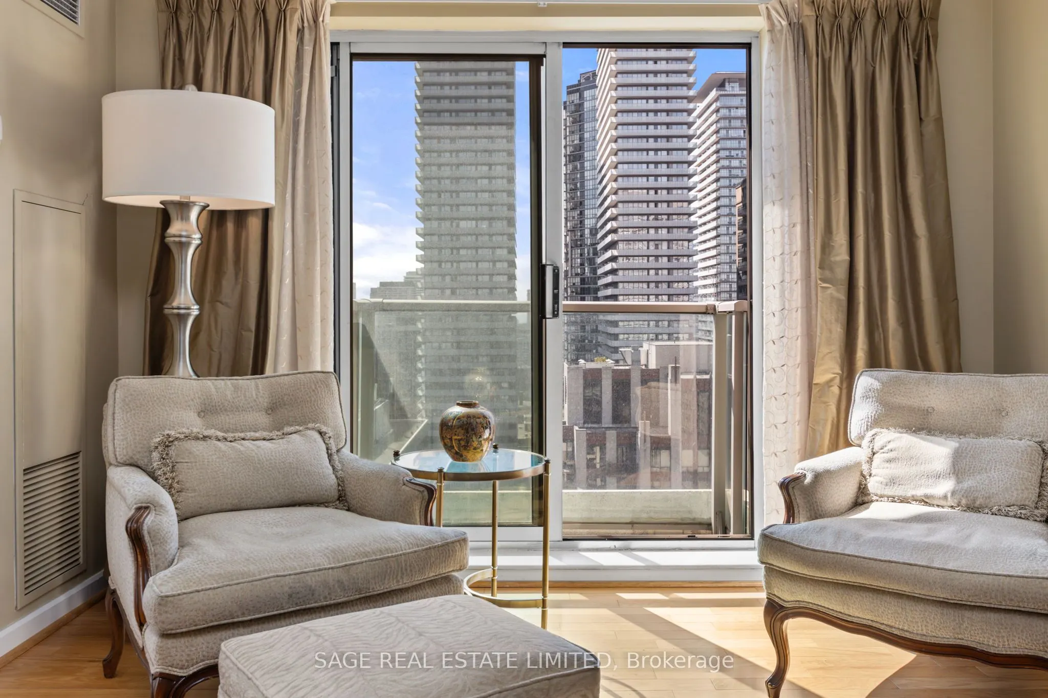 8 Park Road, #3010
