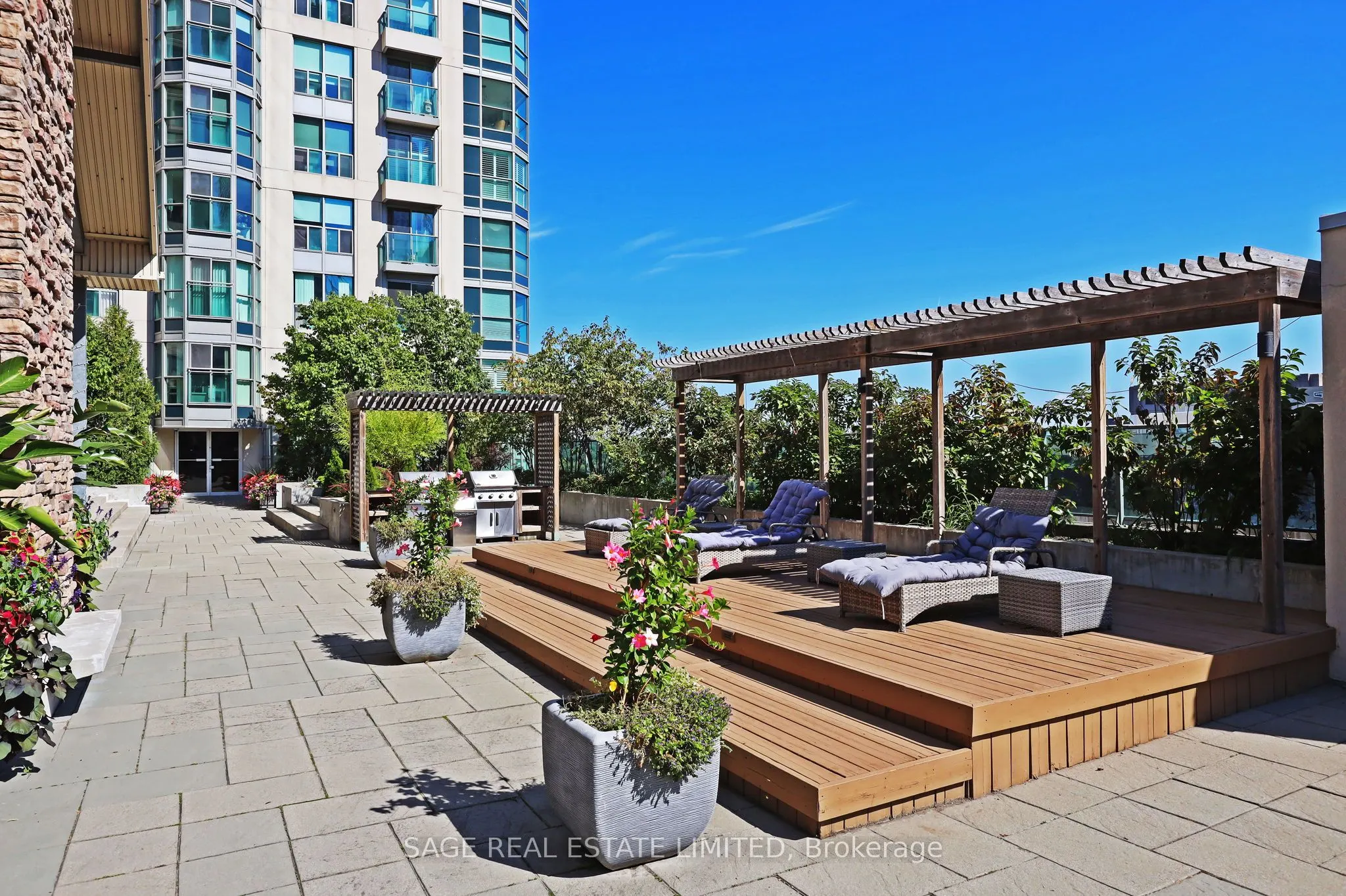 8 Park Road, #3010