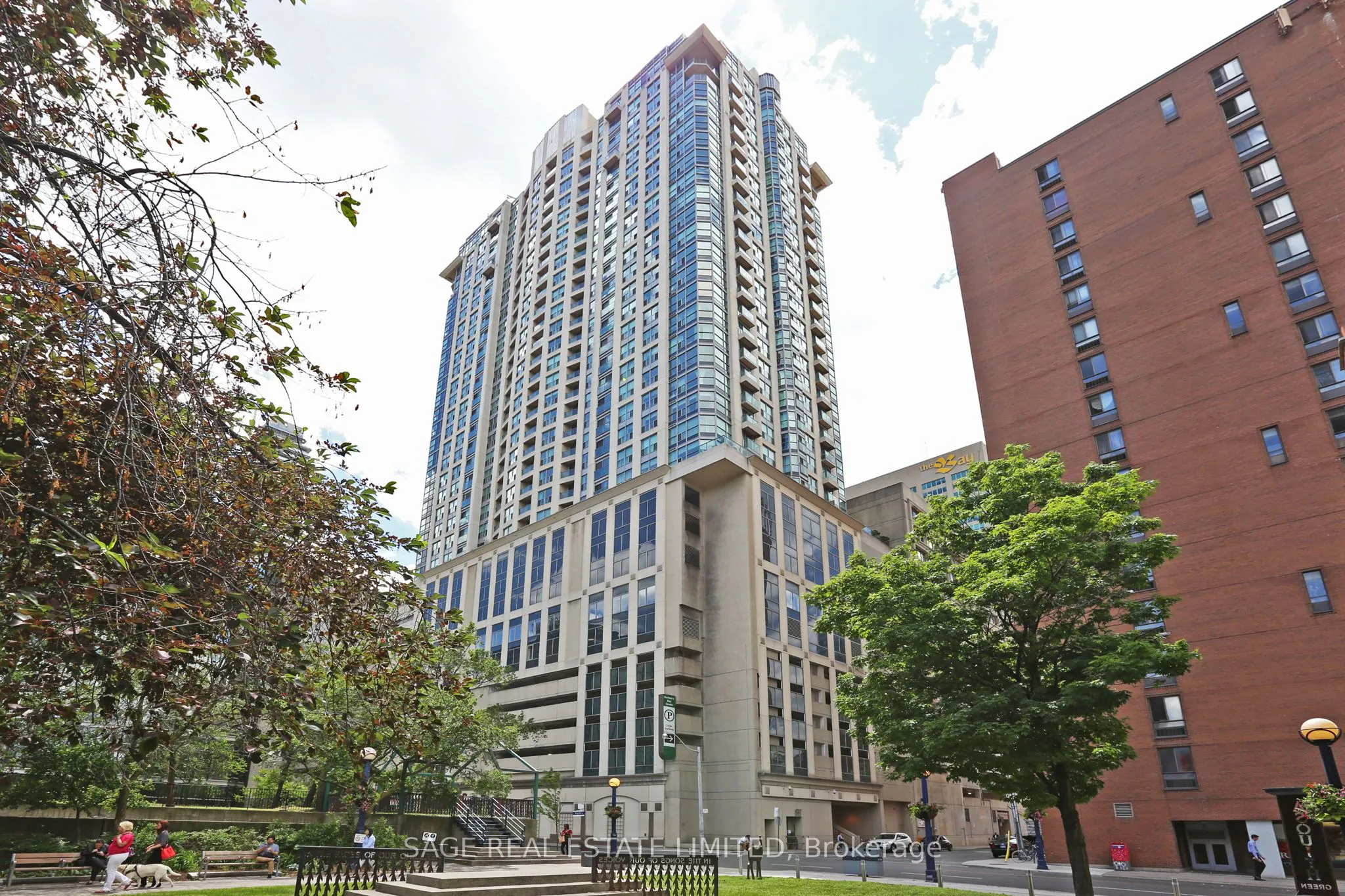 8 Park Road, #3010