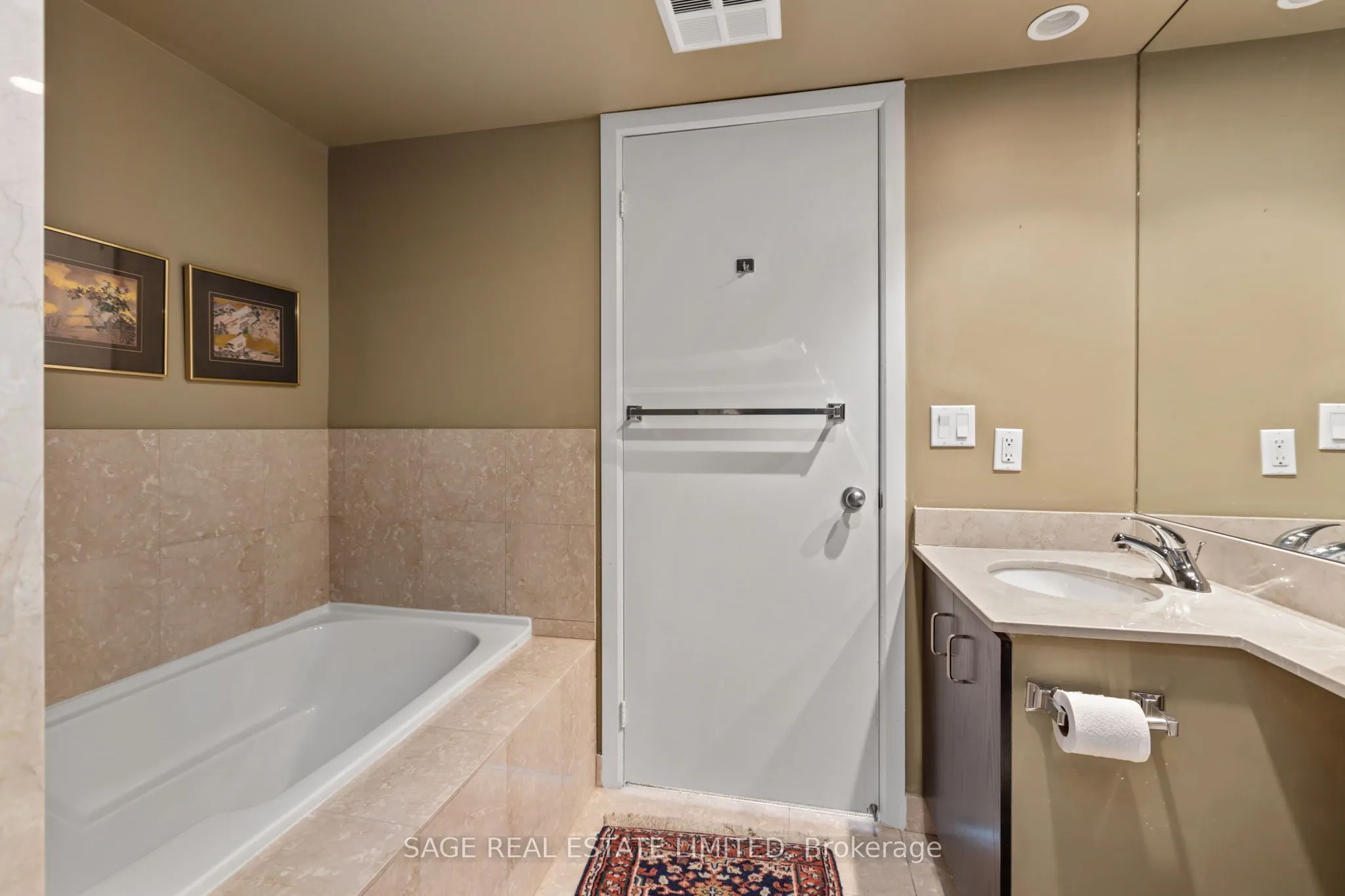 8 Park Road, #3010