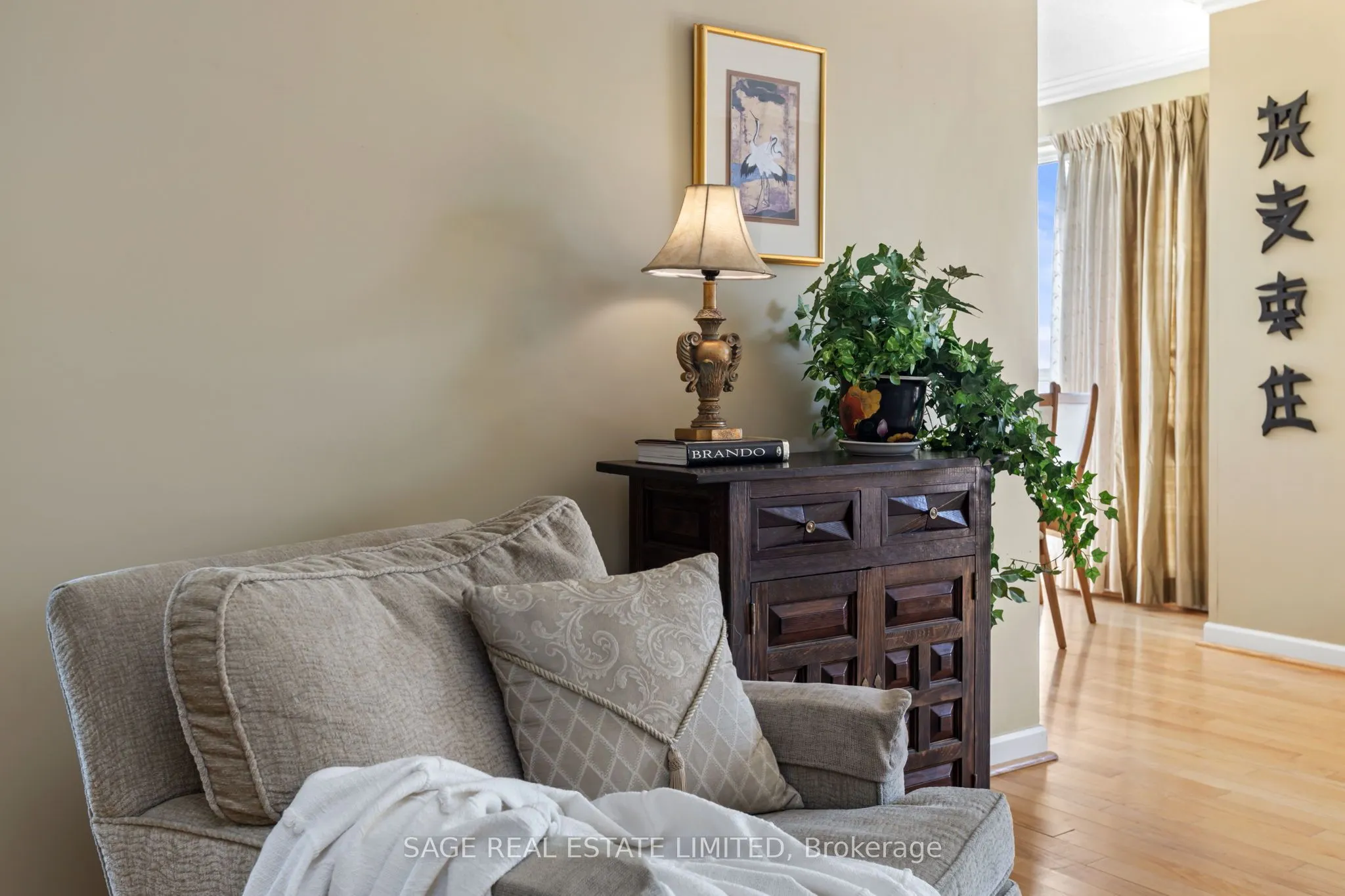8 Park Road, #3010