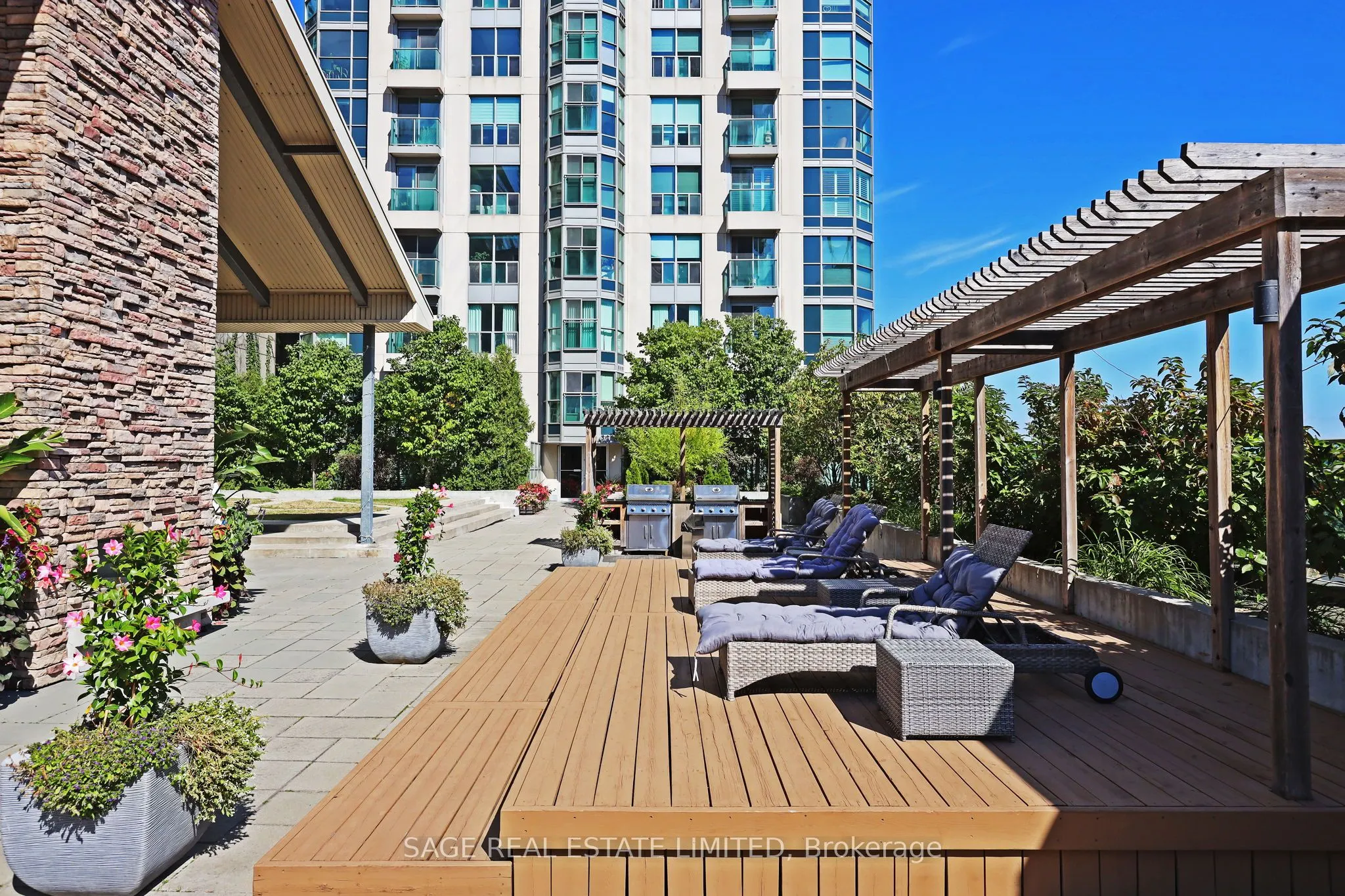 8 Park Road, #3010