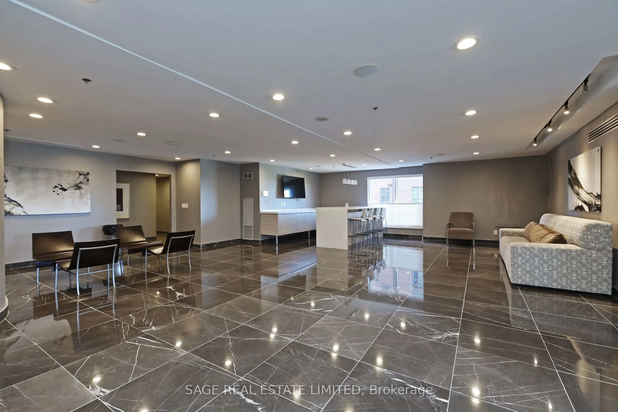8 Park Road, #3010