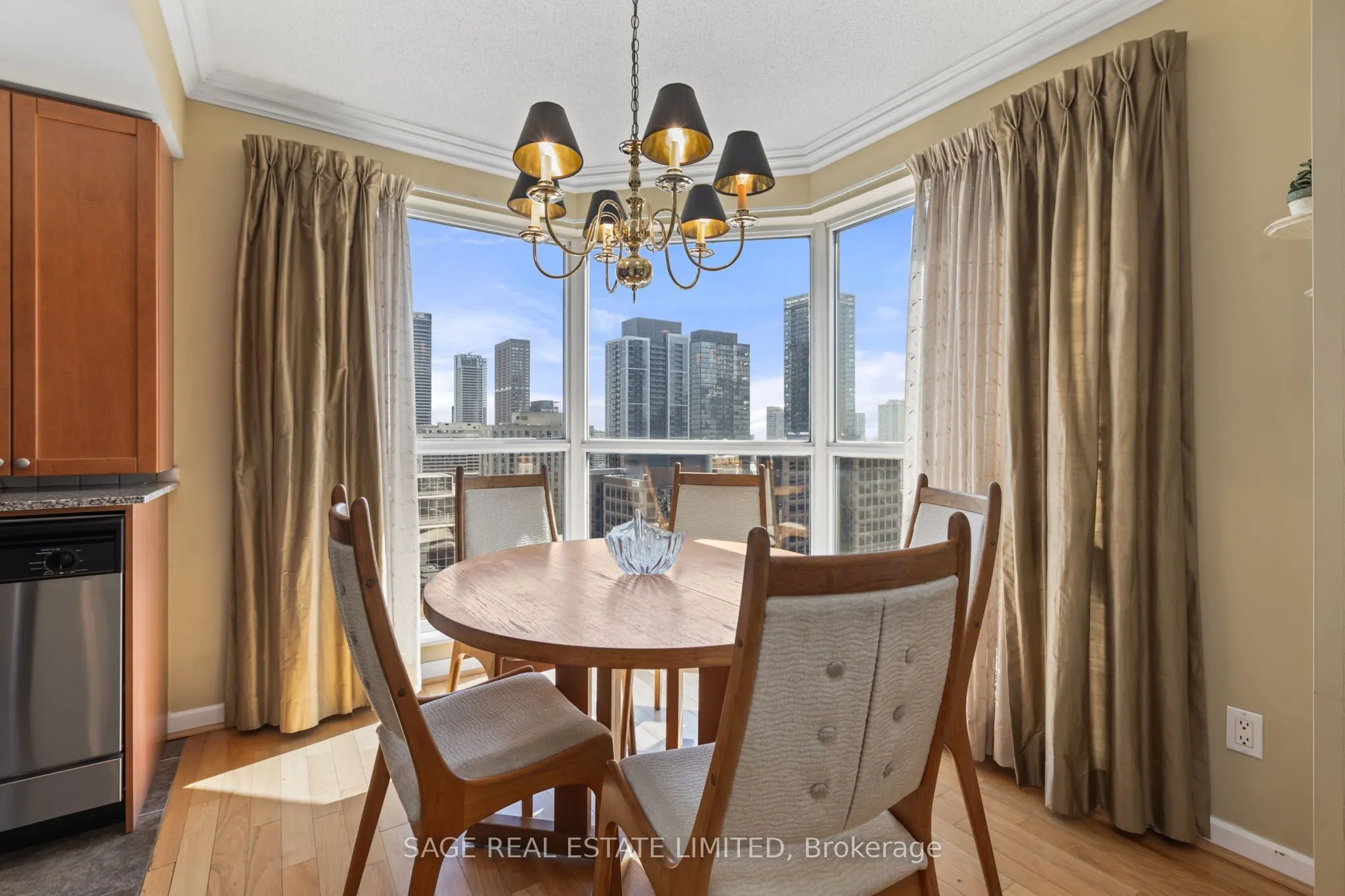 8 Park Road, #3010