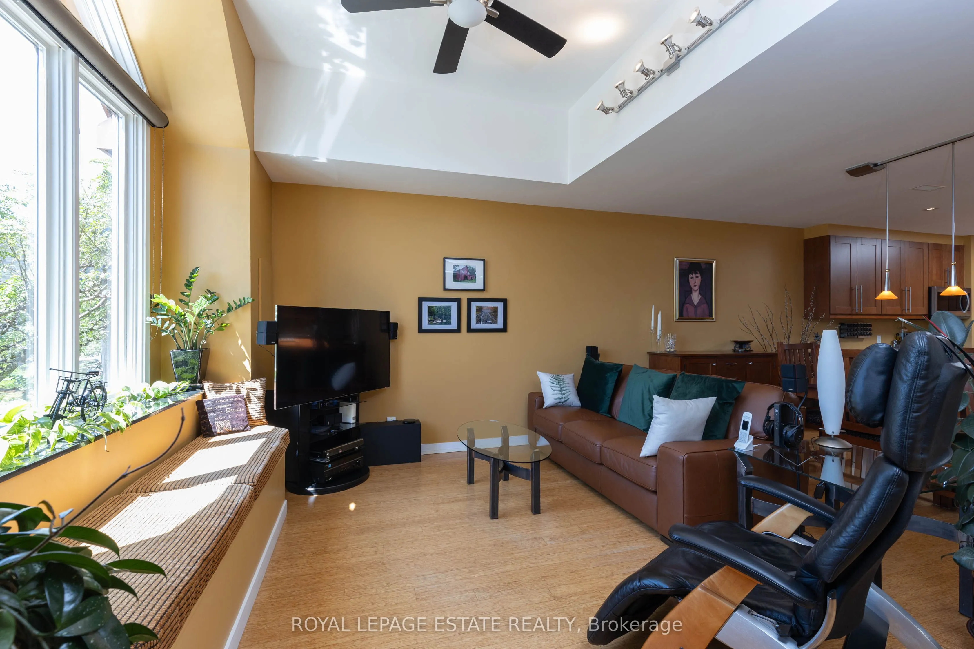 432/434 Queen Street E