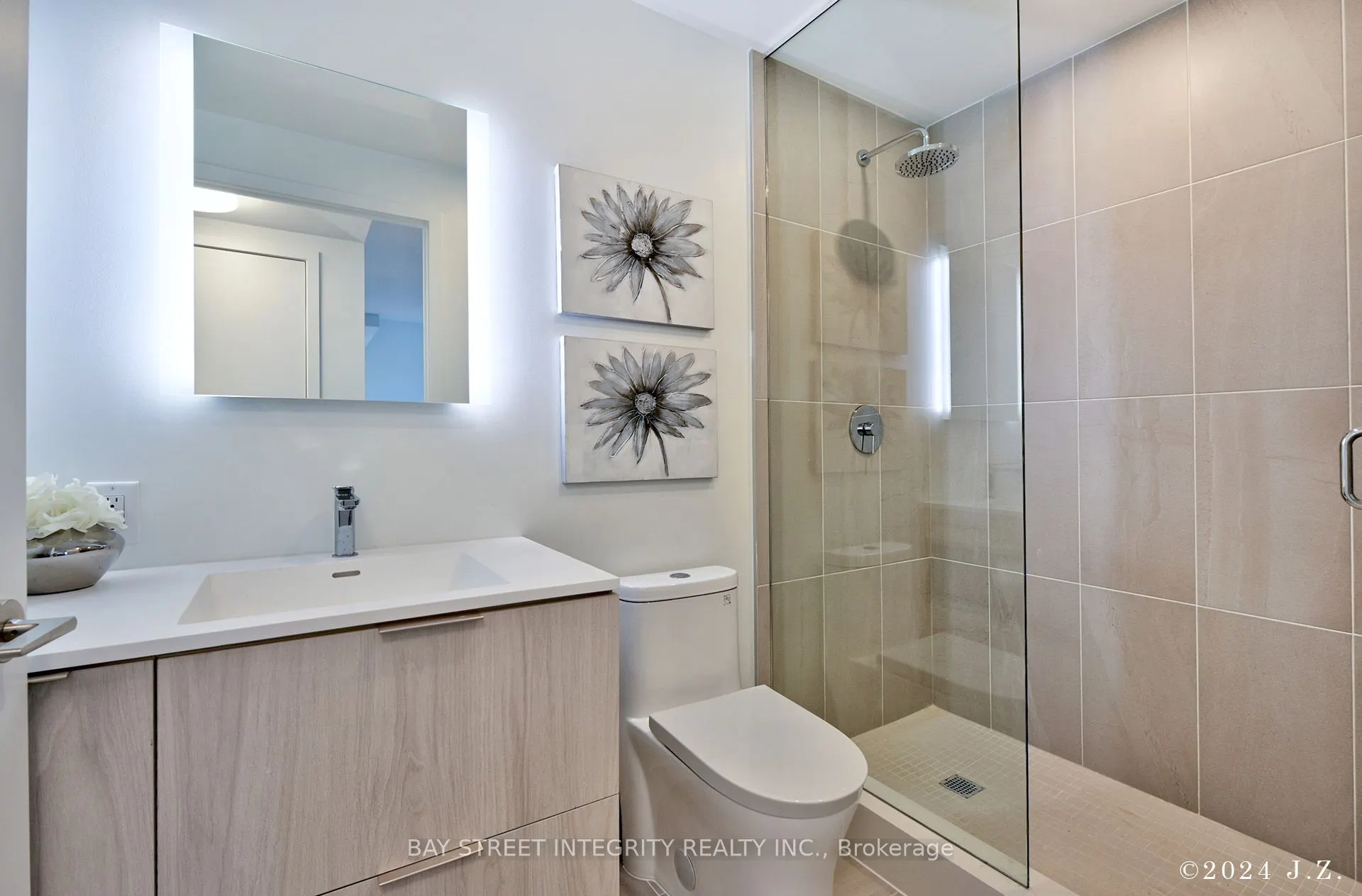 185 Alberta Avenue, #403