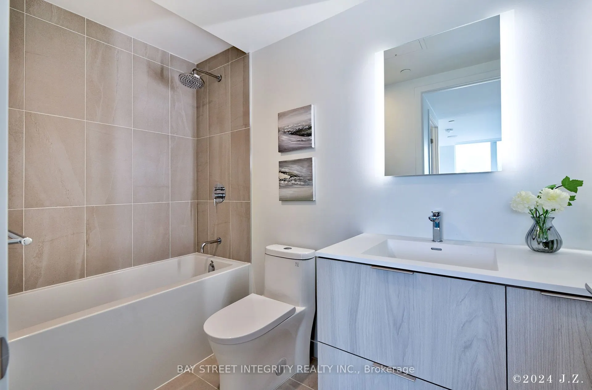185 Alberta Avenue, #403
