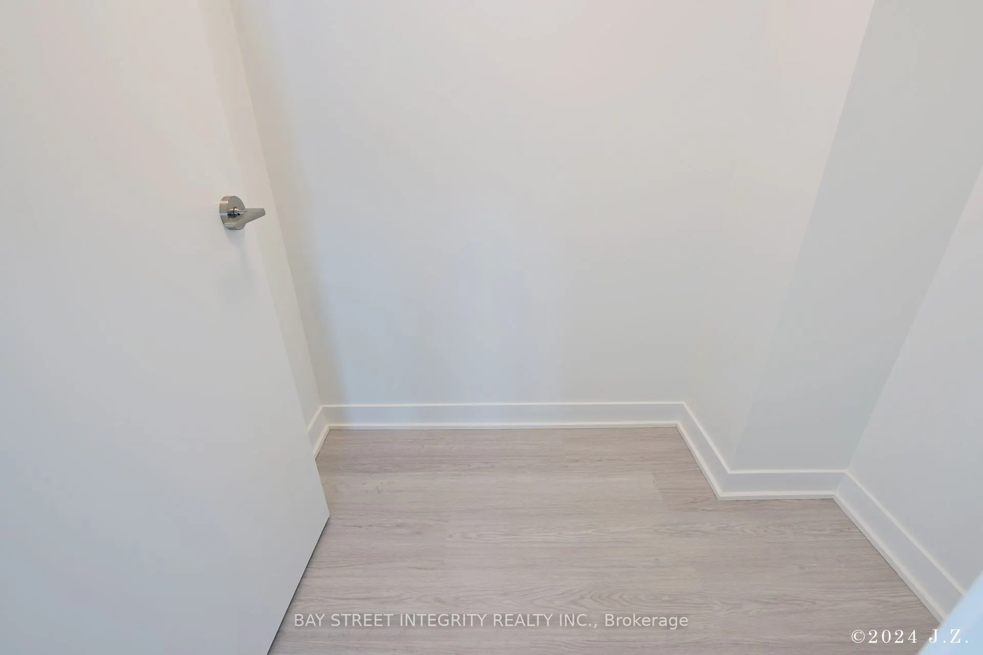185 Alberta Avenue, #403
