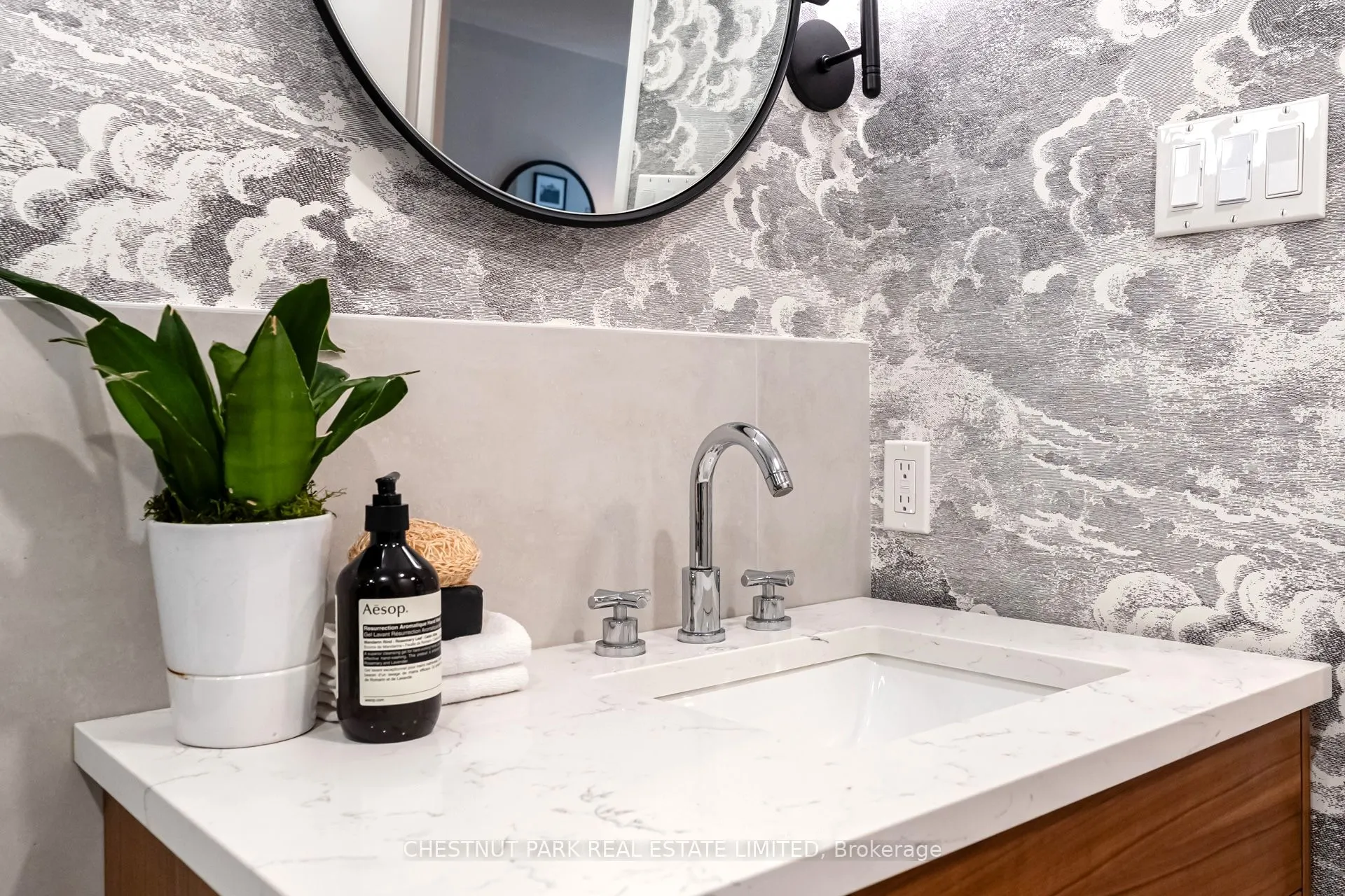 92 King Street E, #305