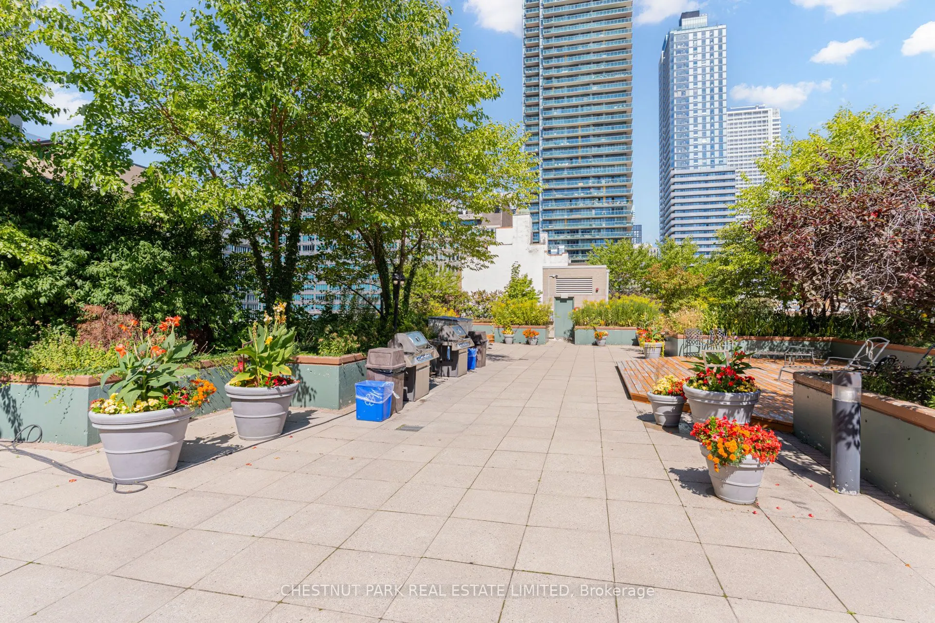92 King Street E, #305