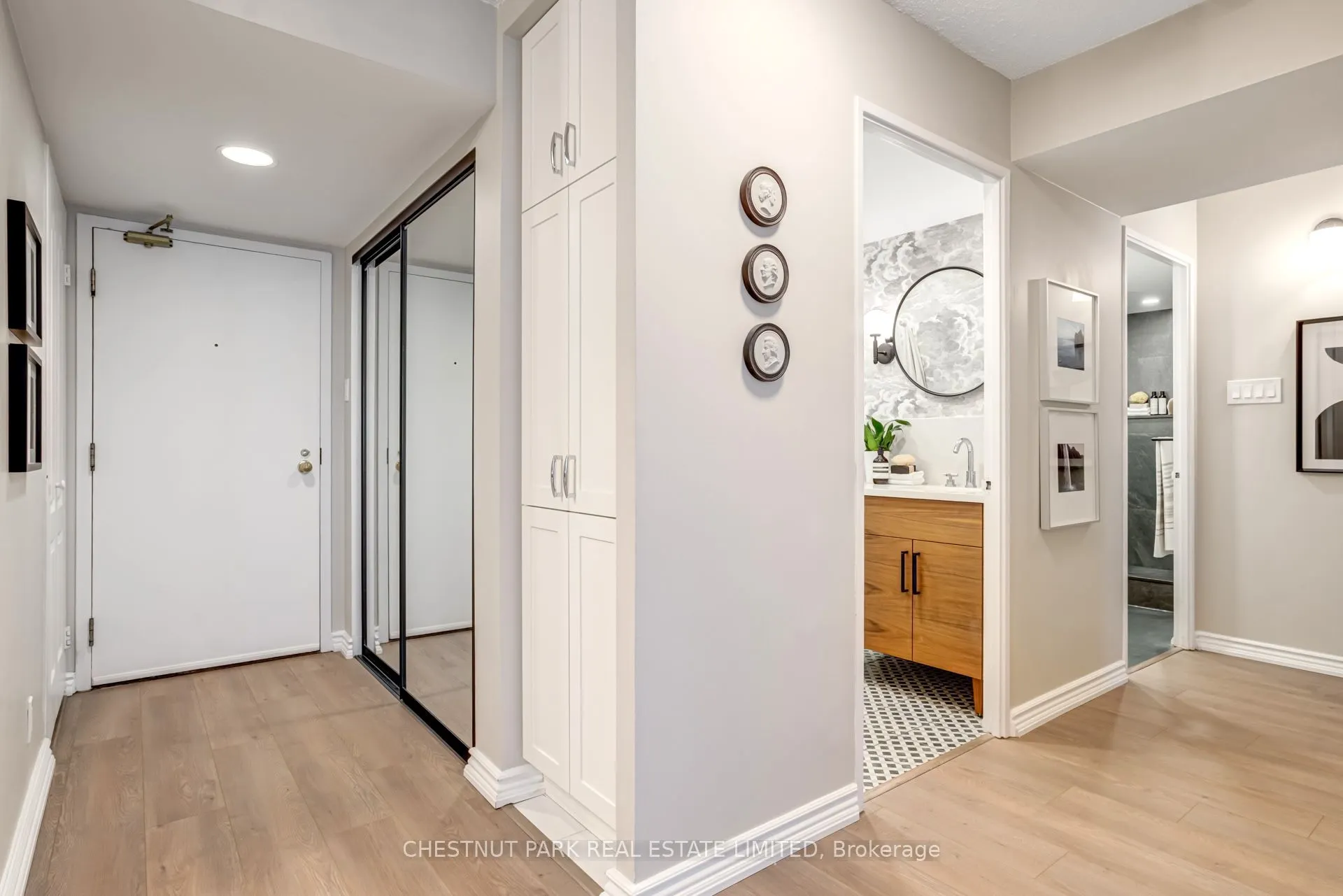 92 King Street E, #305