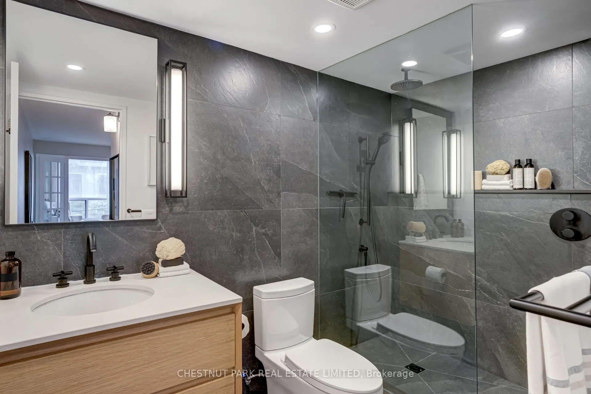 92 King Street E, #305