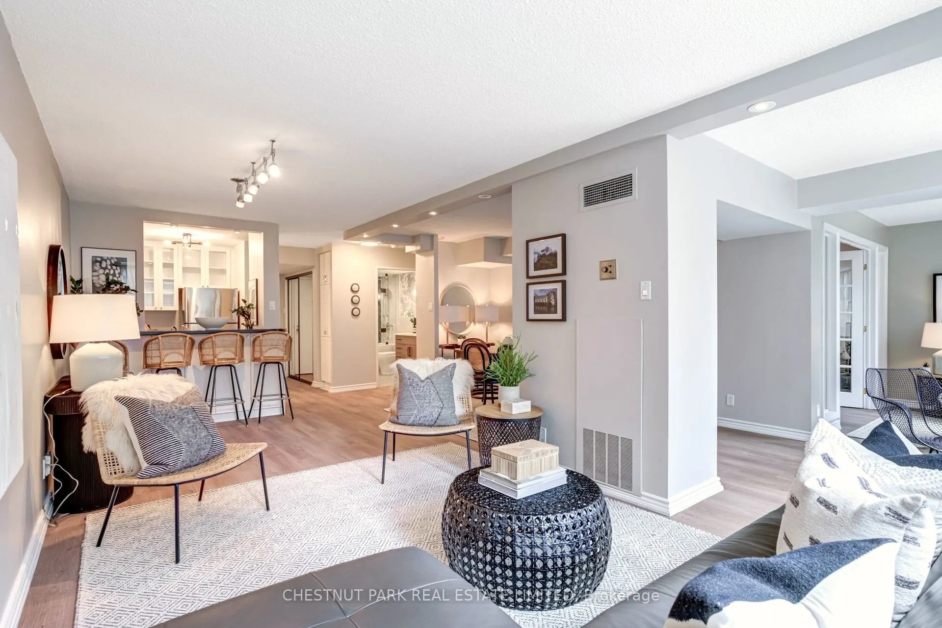92 King Street E, #305
