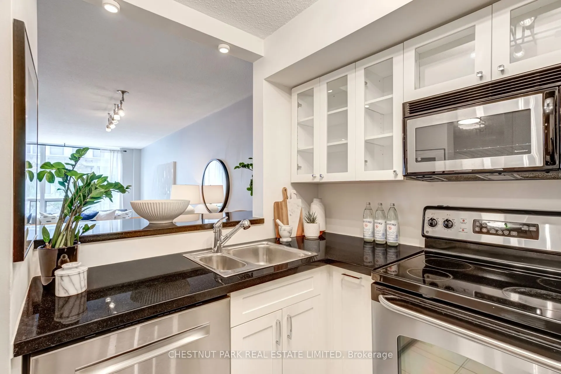 92 King Street E, #305