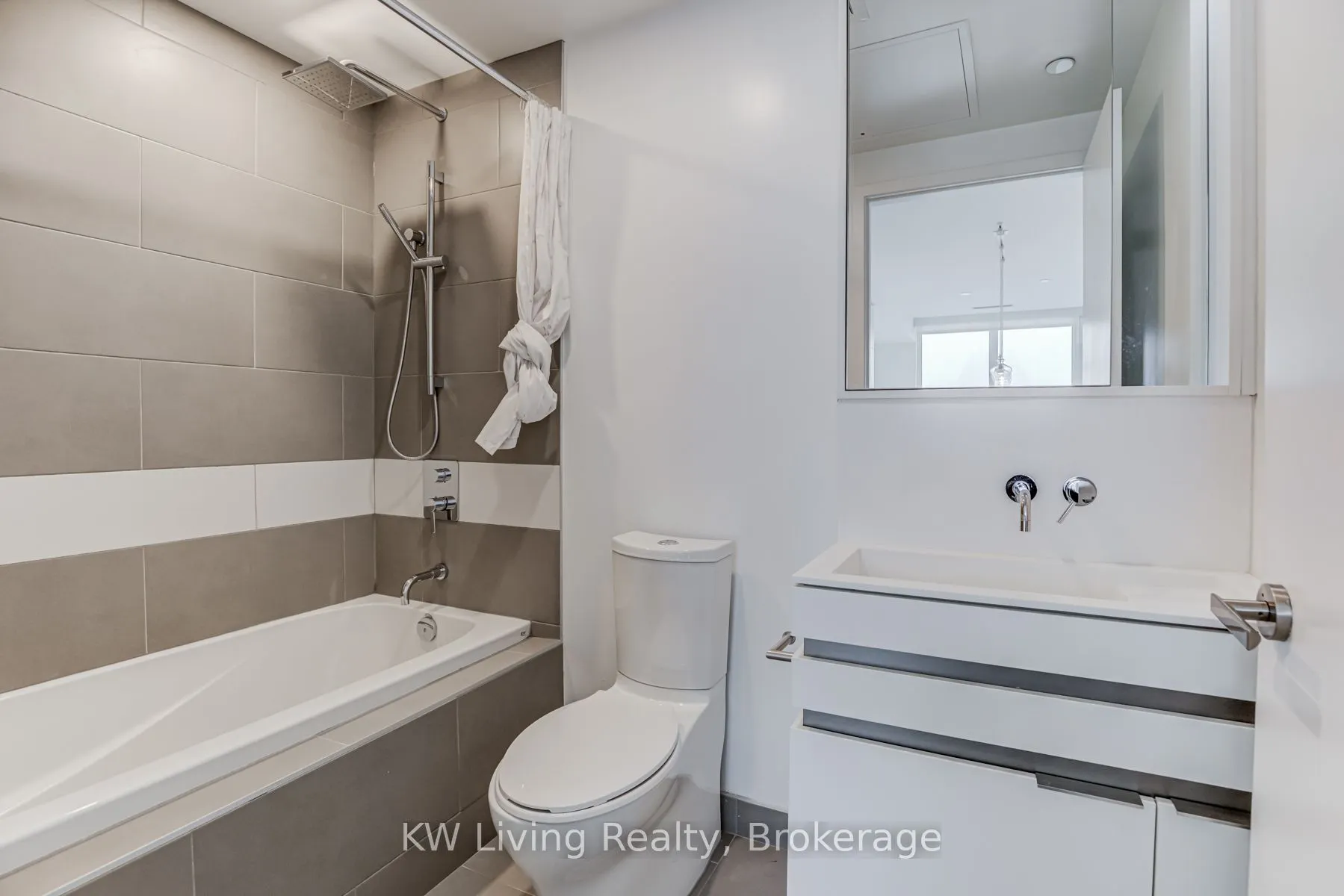 197 Yonge Street, #2906