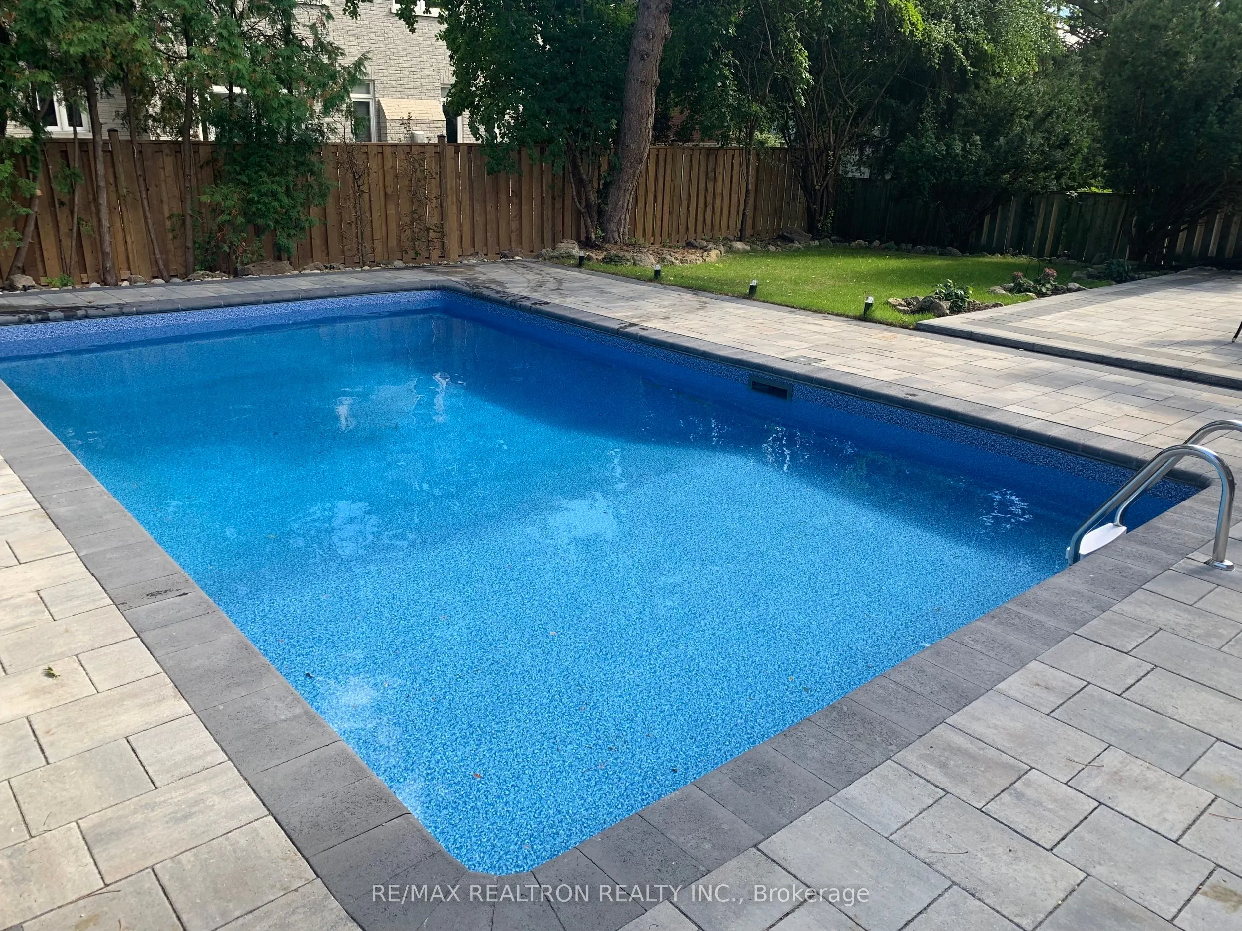 47 Robinter Drive