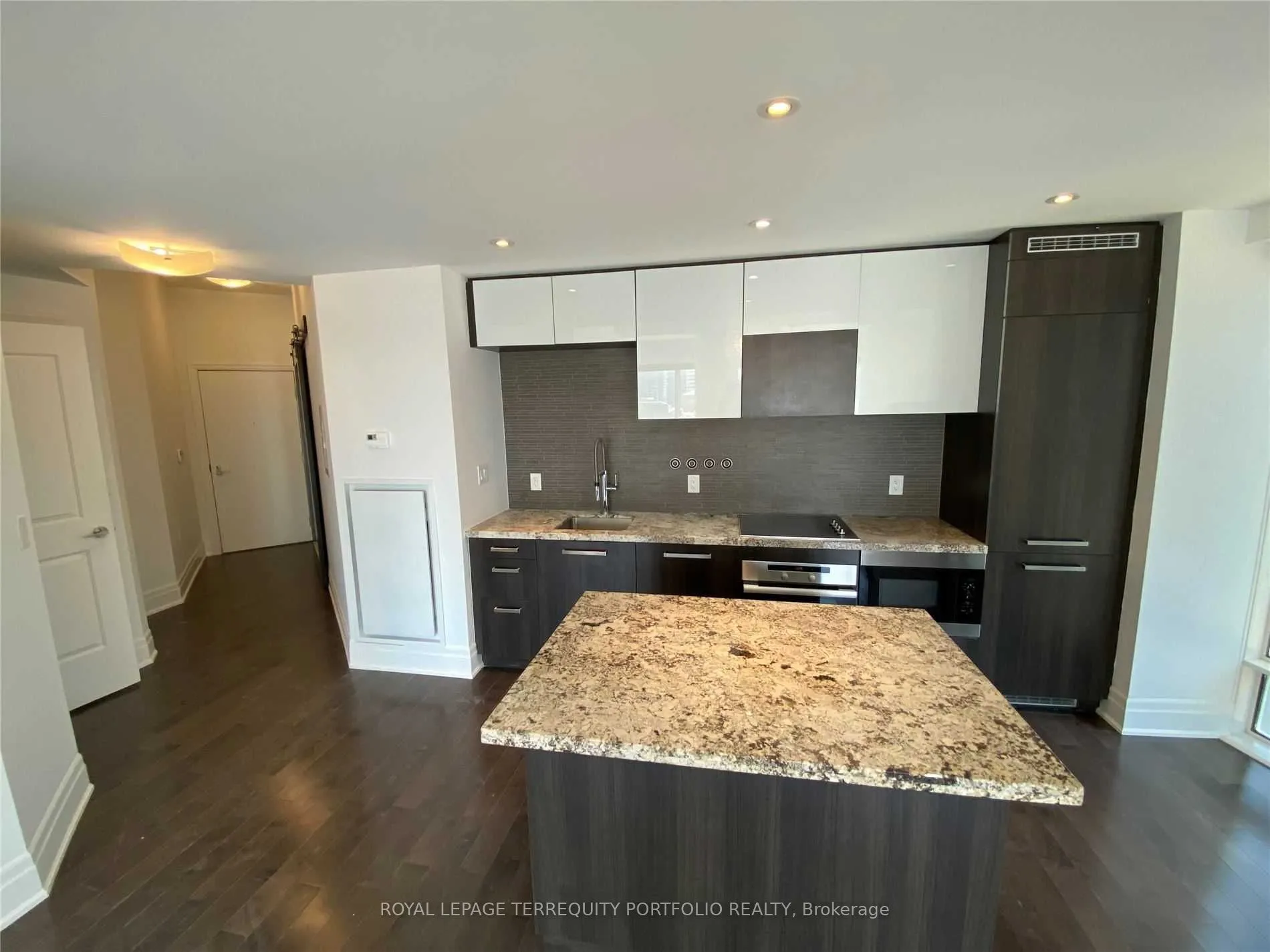 8 The Esplanade, #1002