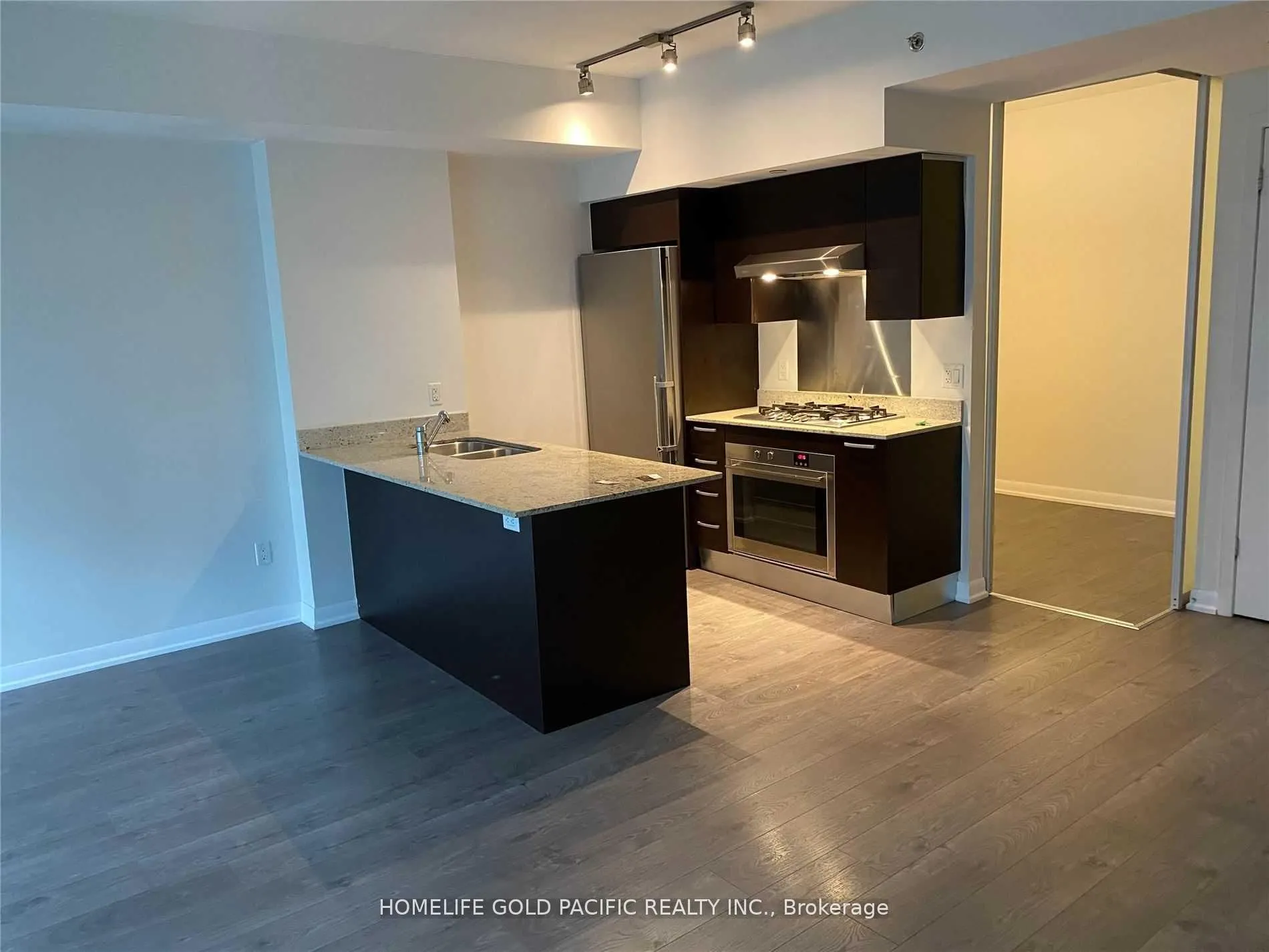 375 King Street W, #1906