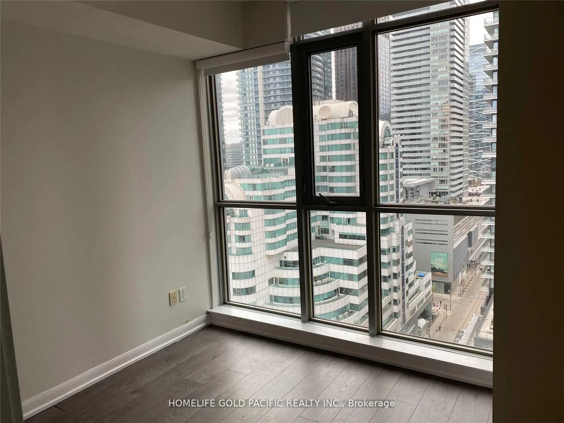 375 King Street W, #1906