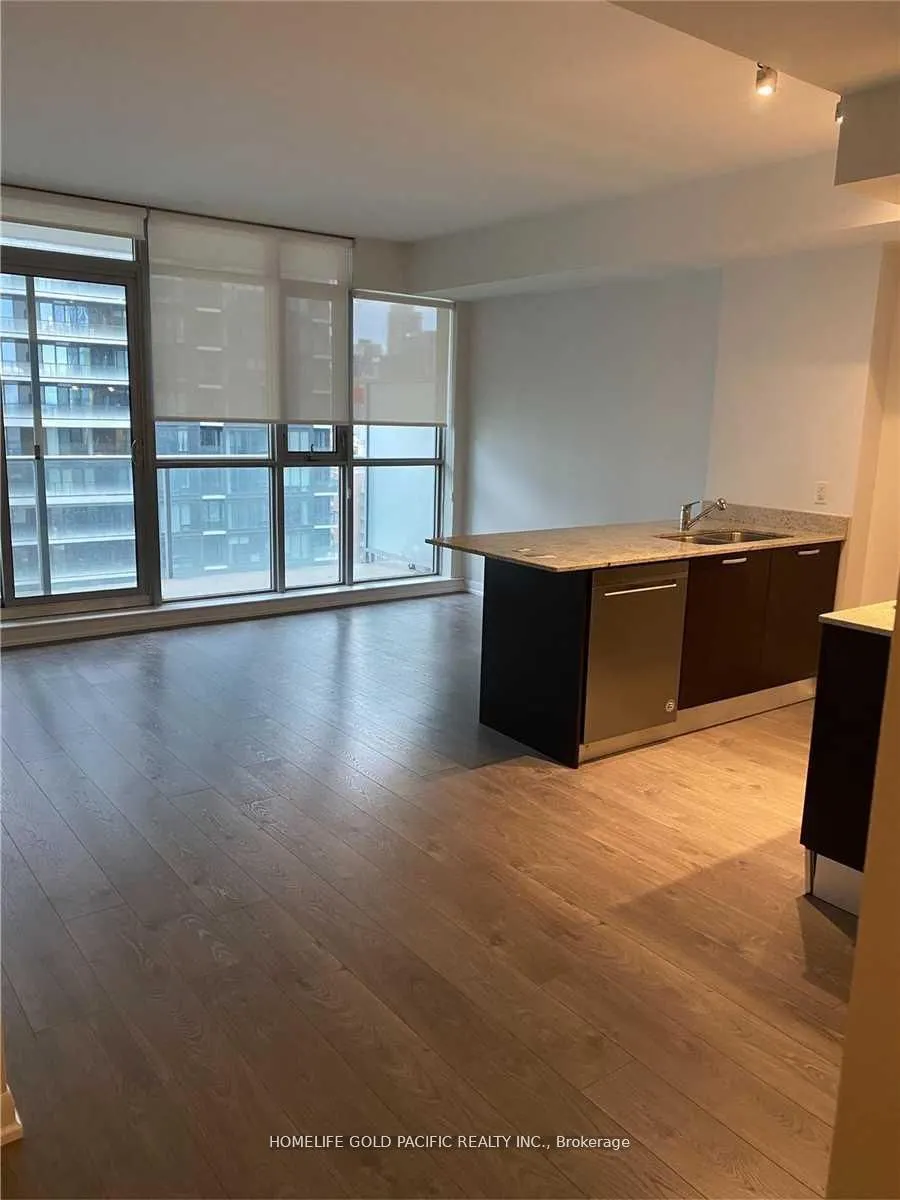 375 King Street W, #1906
