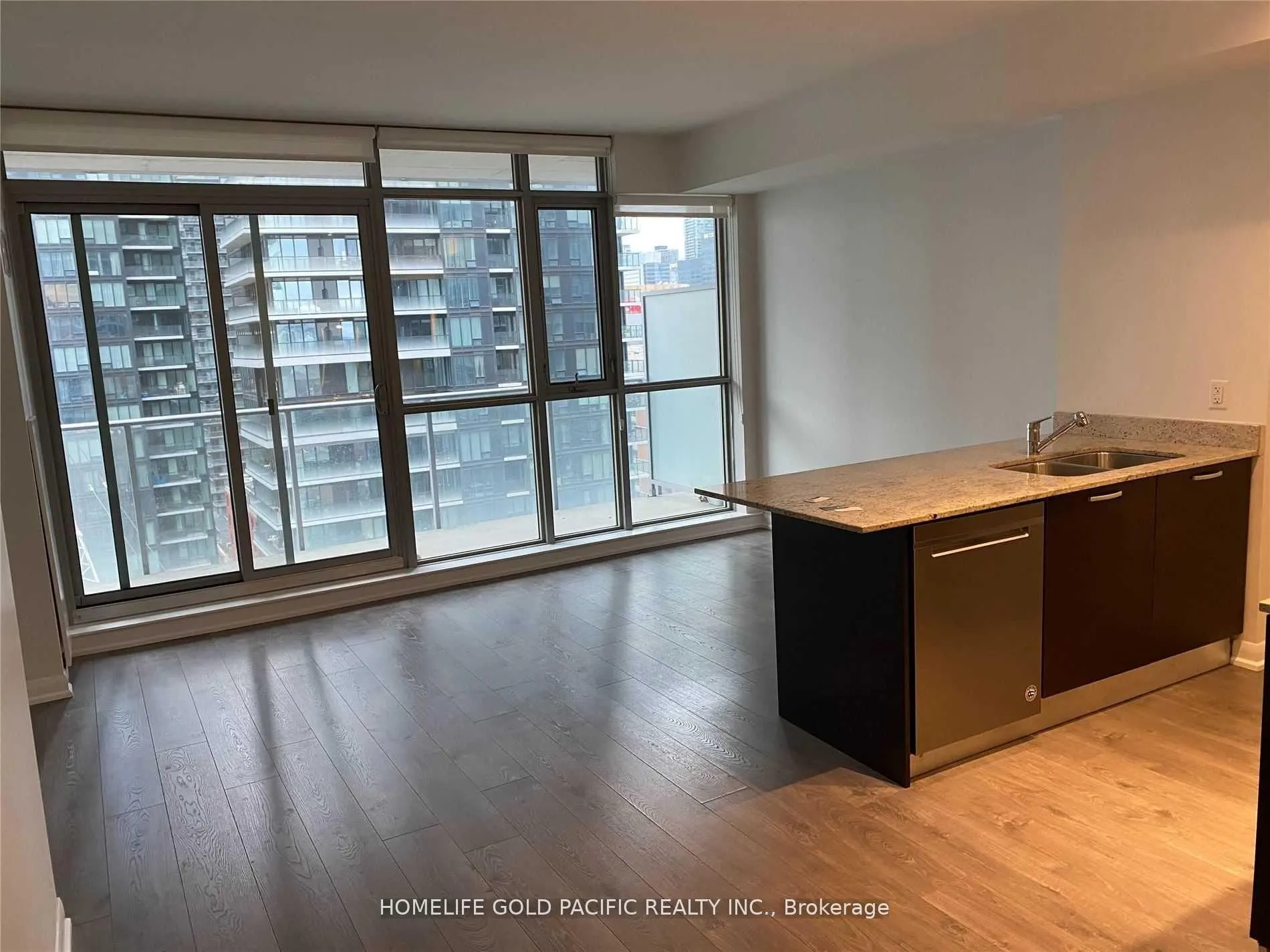375 King Street W, #1906