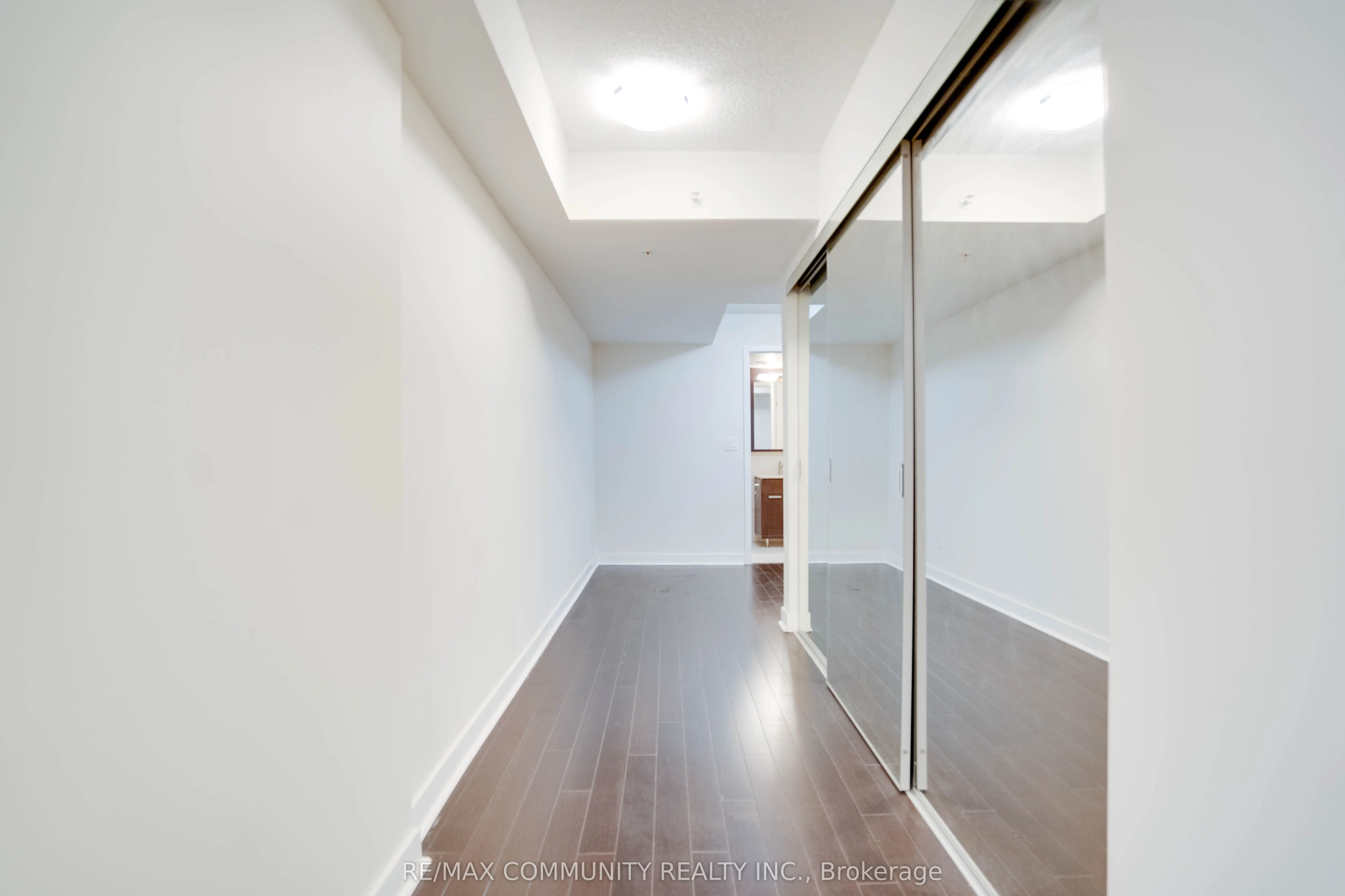 295 Adelaide Street W, #824
