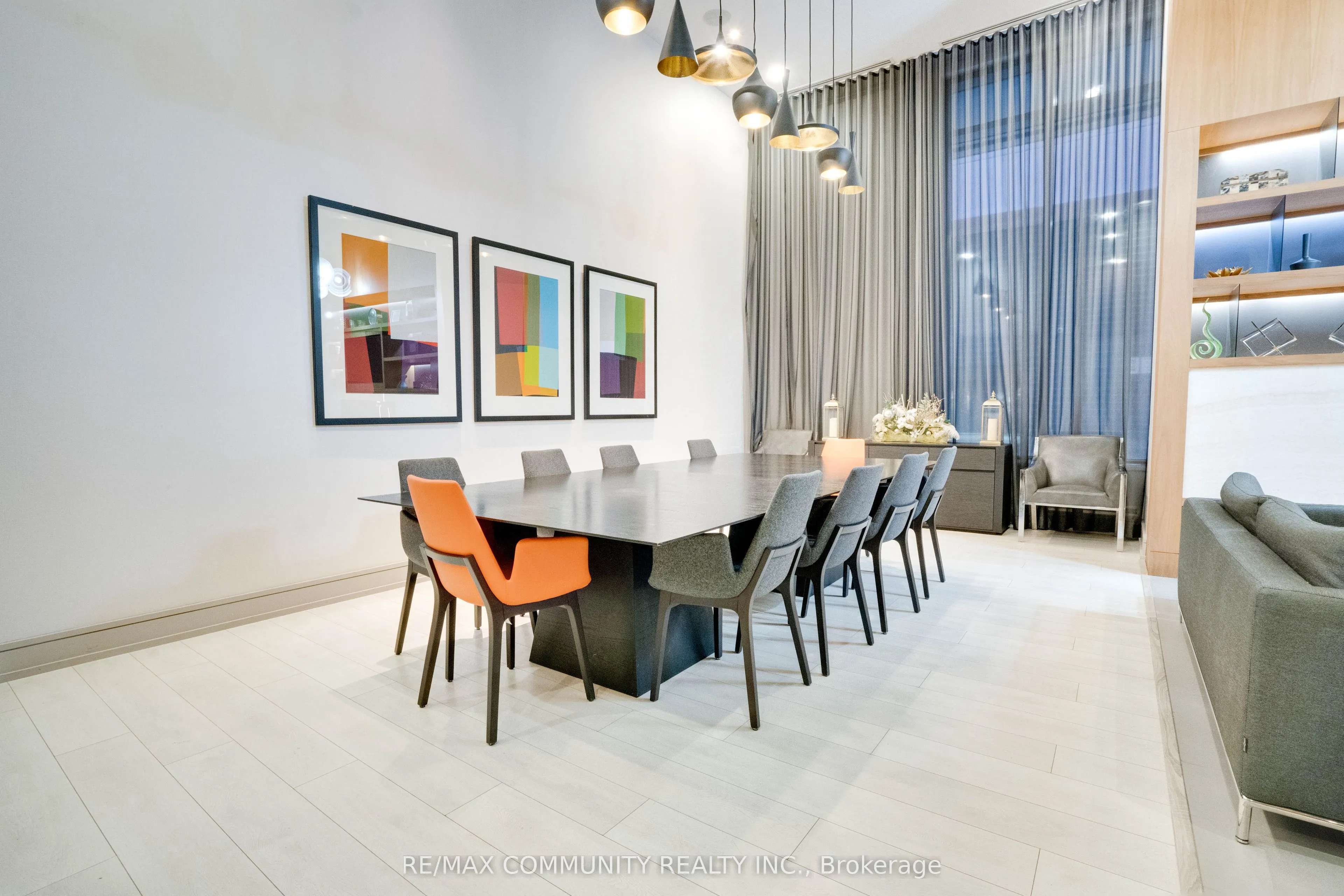 295 Adelaide Street W, #824