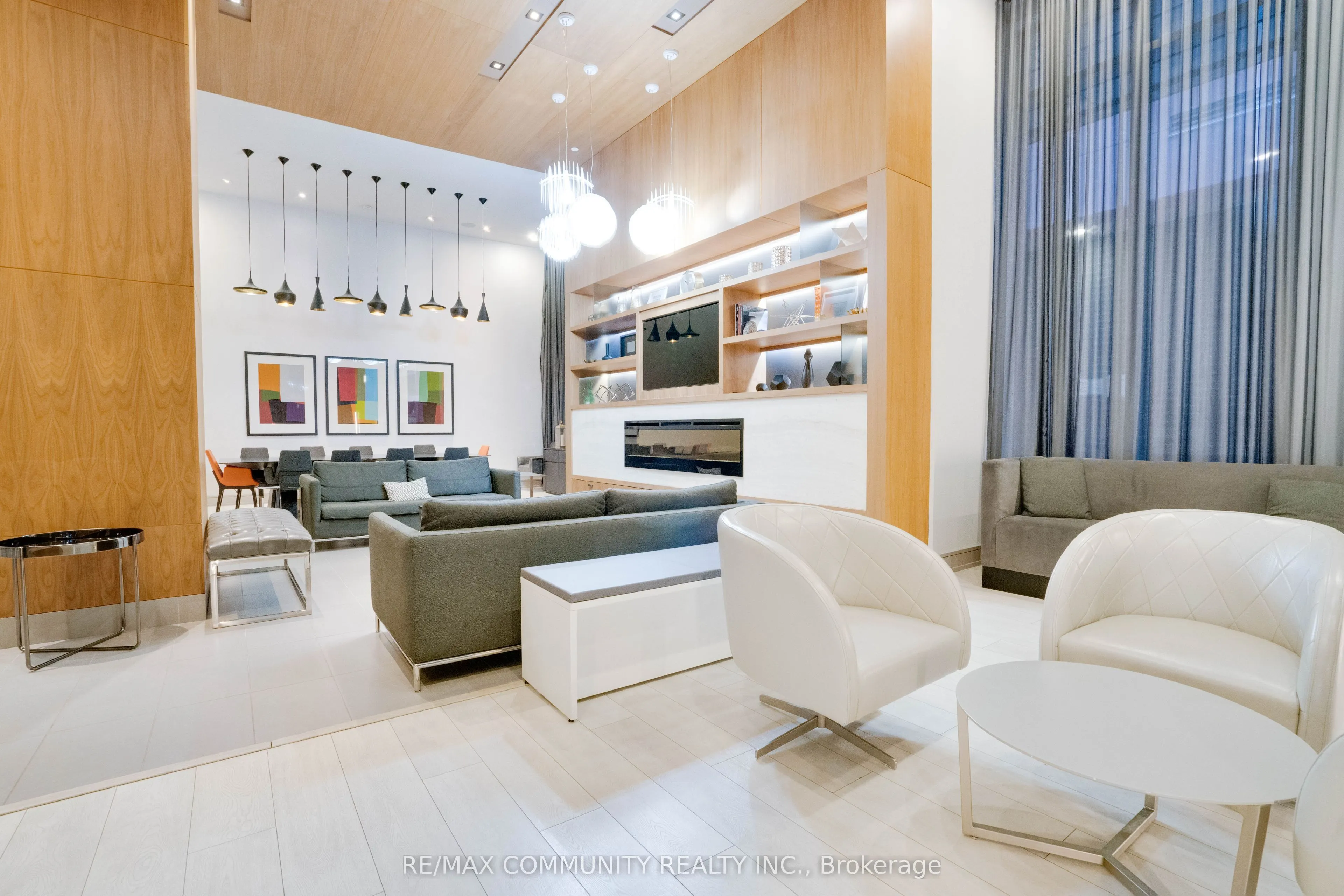 295 Adelaide Street W, #824