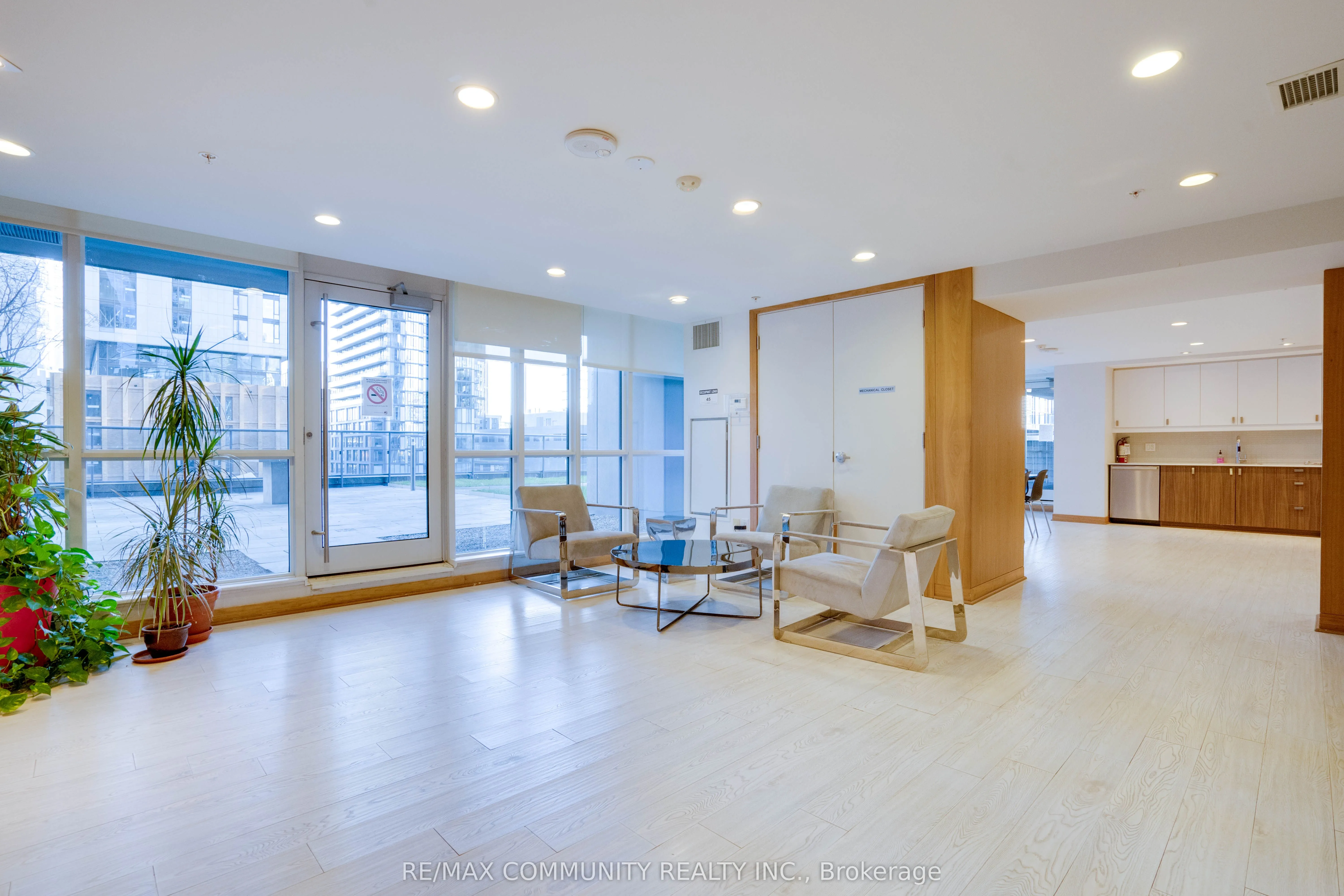 295 Adelaide Street W, #824