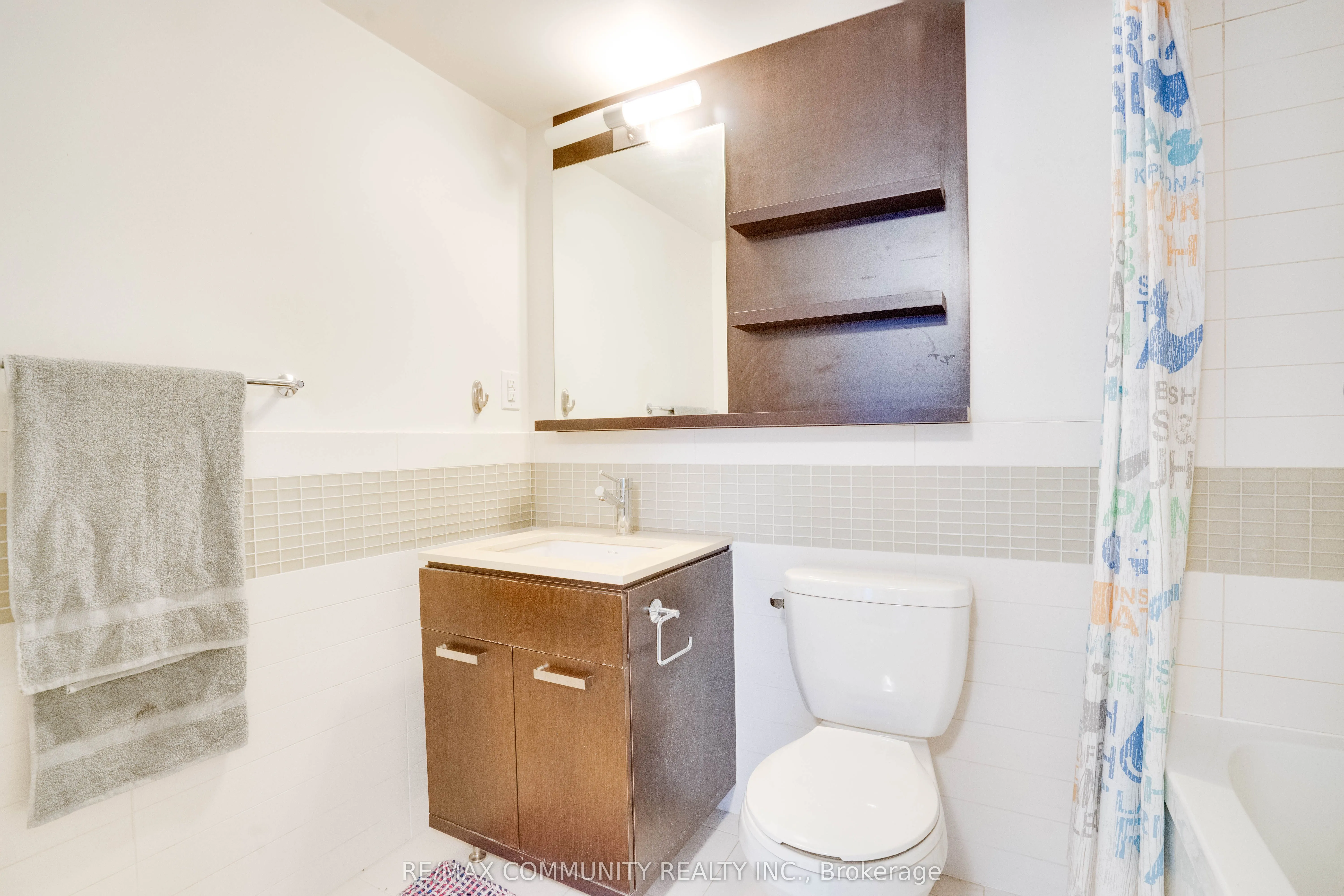 295 Adelaide Street W, #824