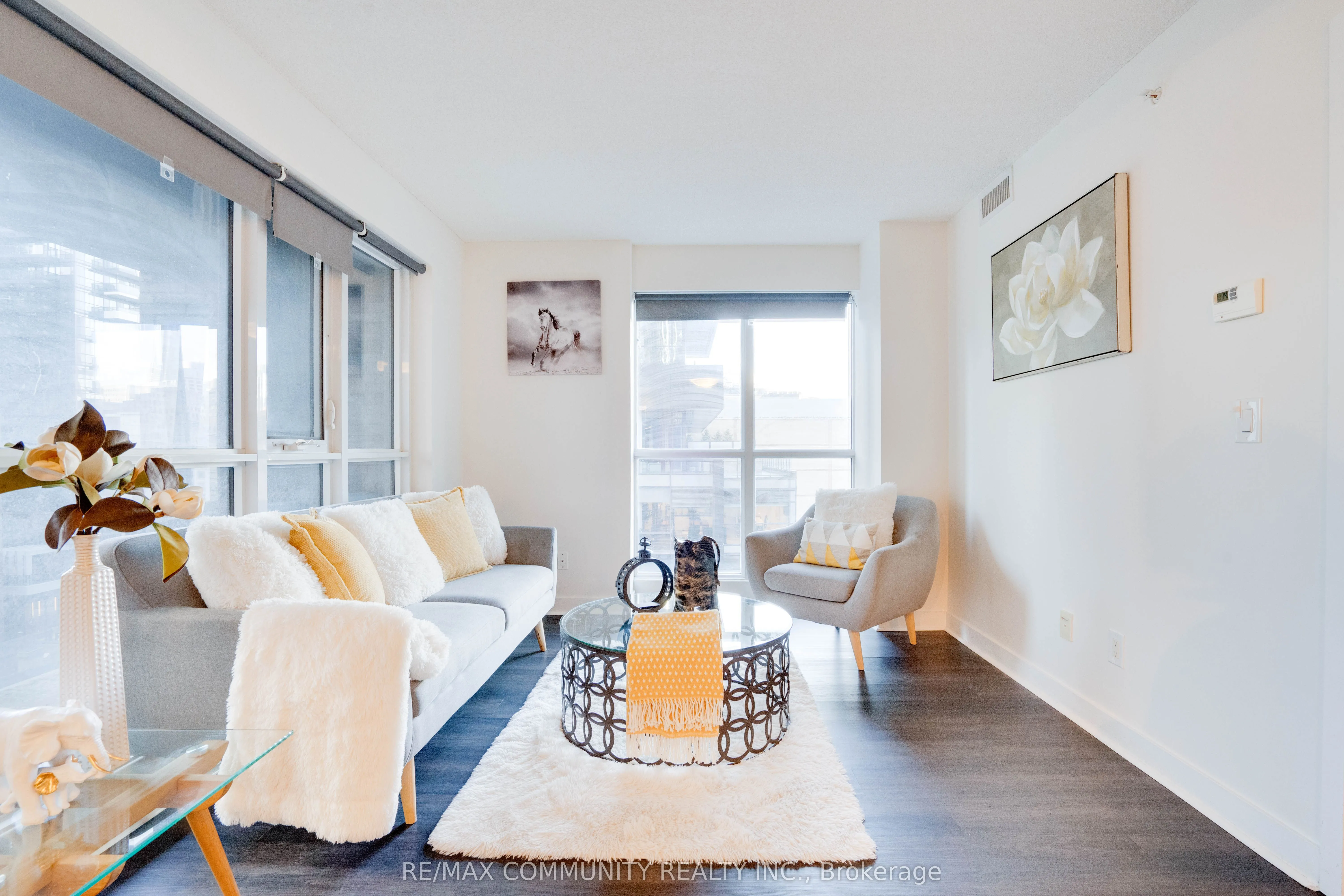 295 Adelaide Street W, #824