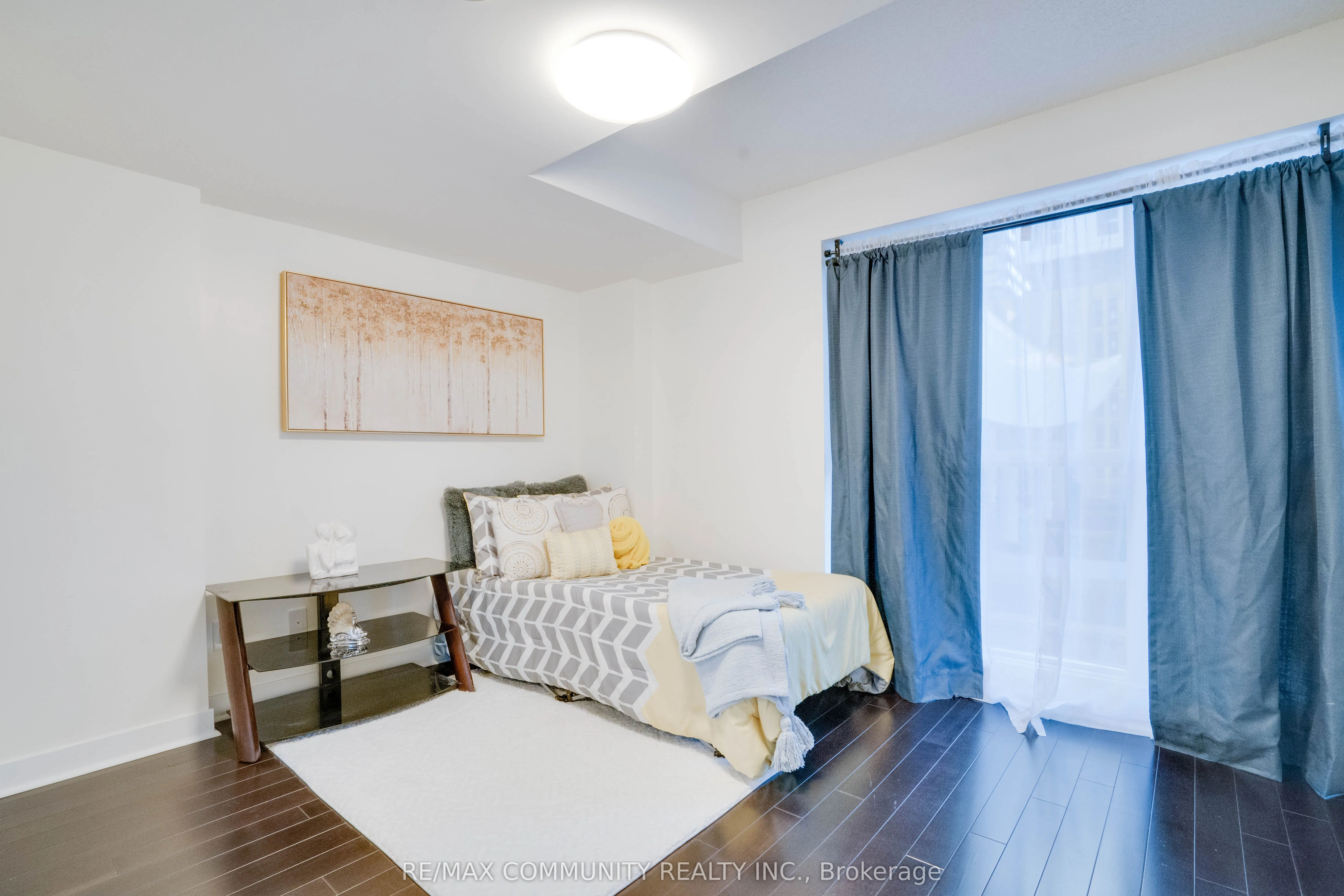 295 Adelaide Street W, #824