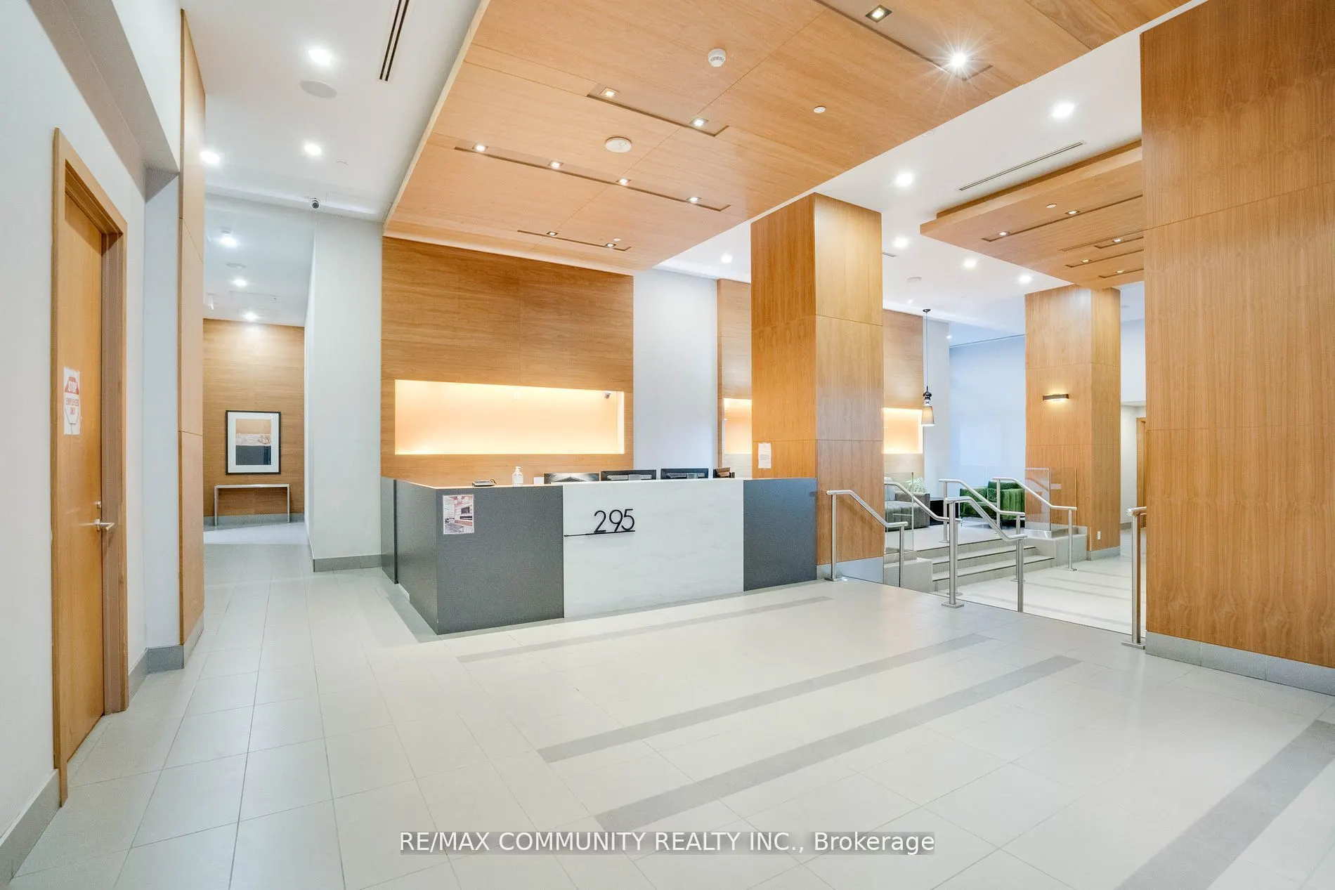 295 Adelaide Street W, #824