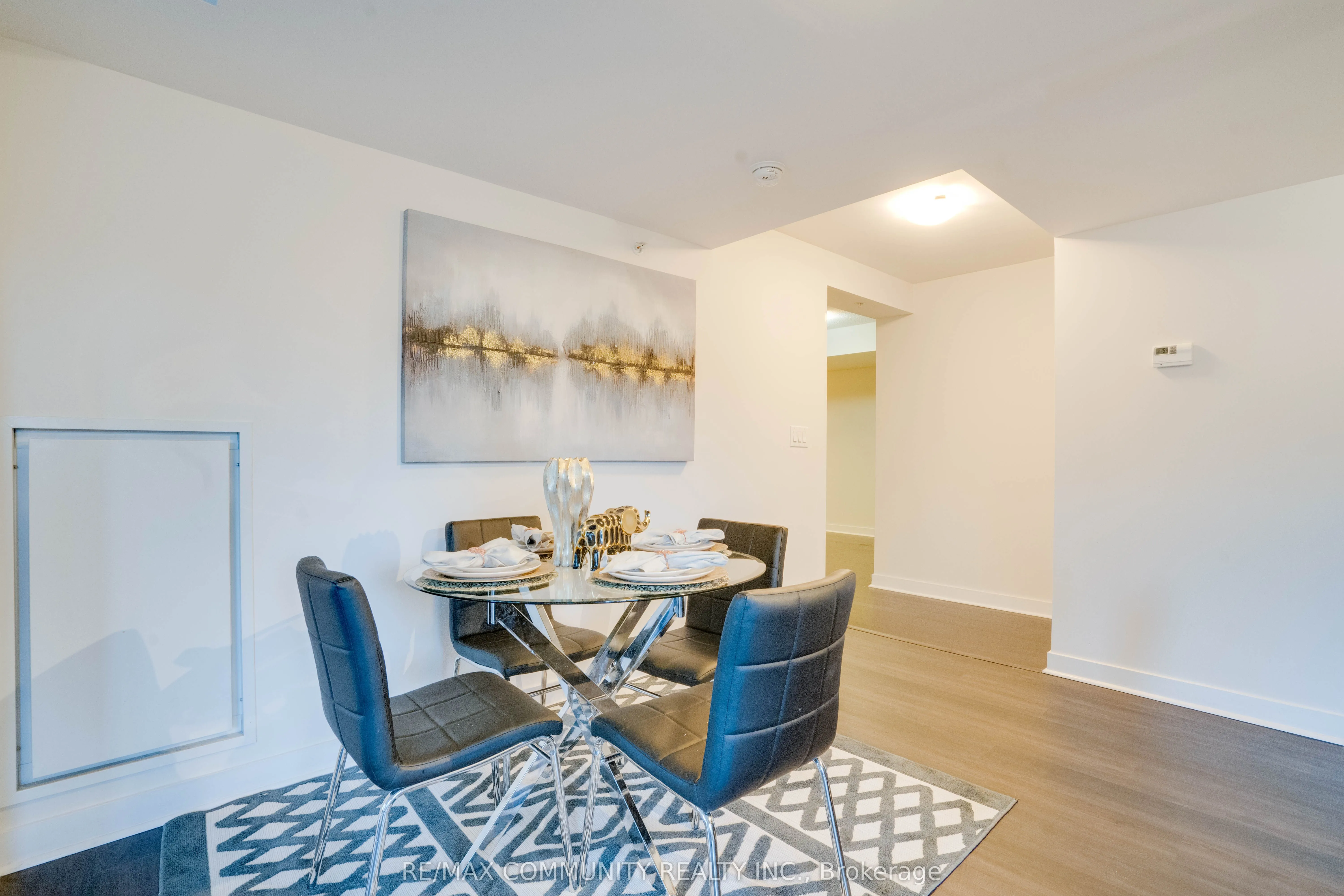 295 Adelaide Street W, #824