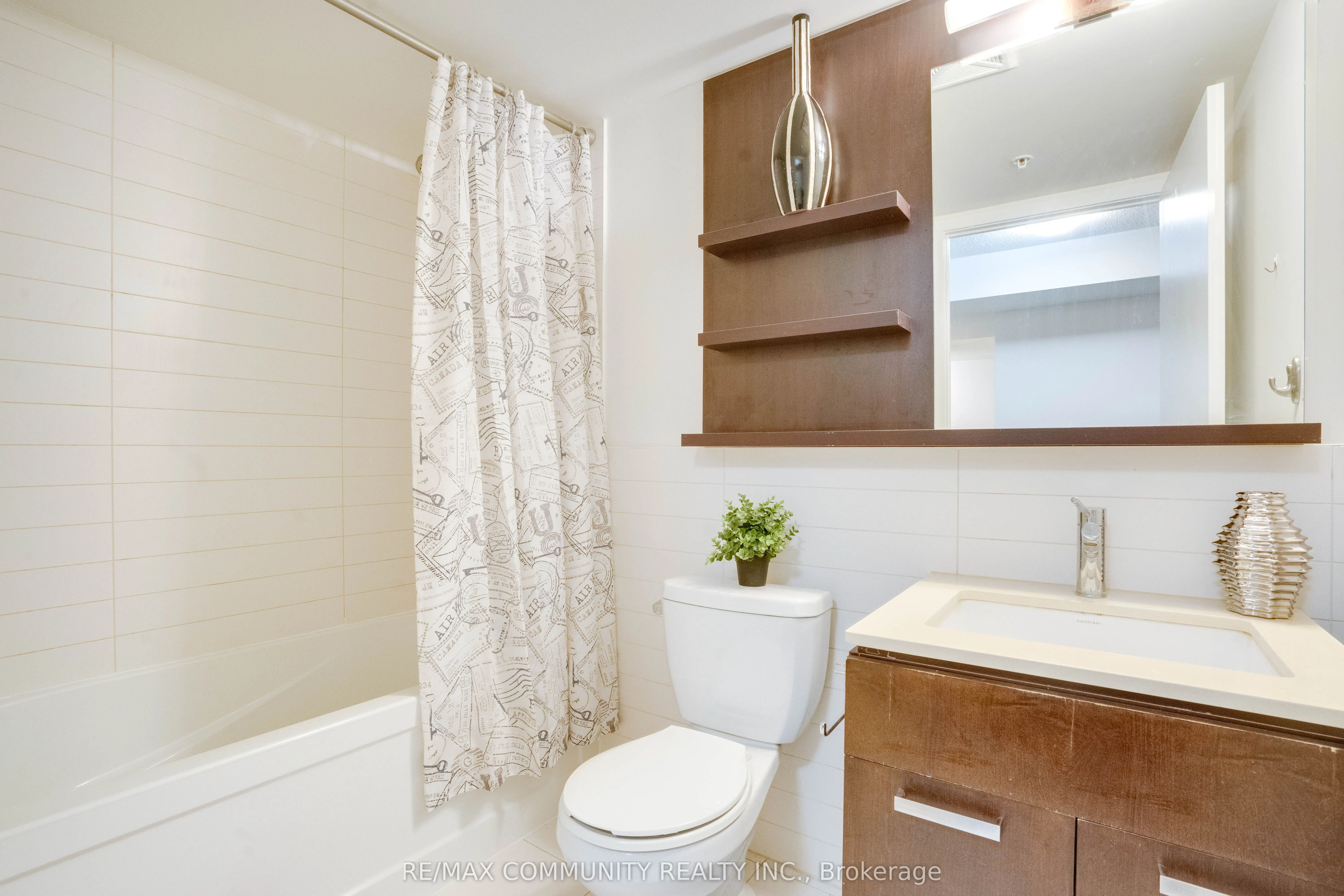 295 Adelaide Street W, #824