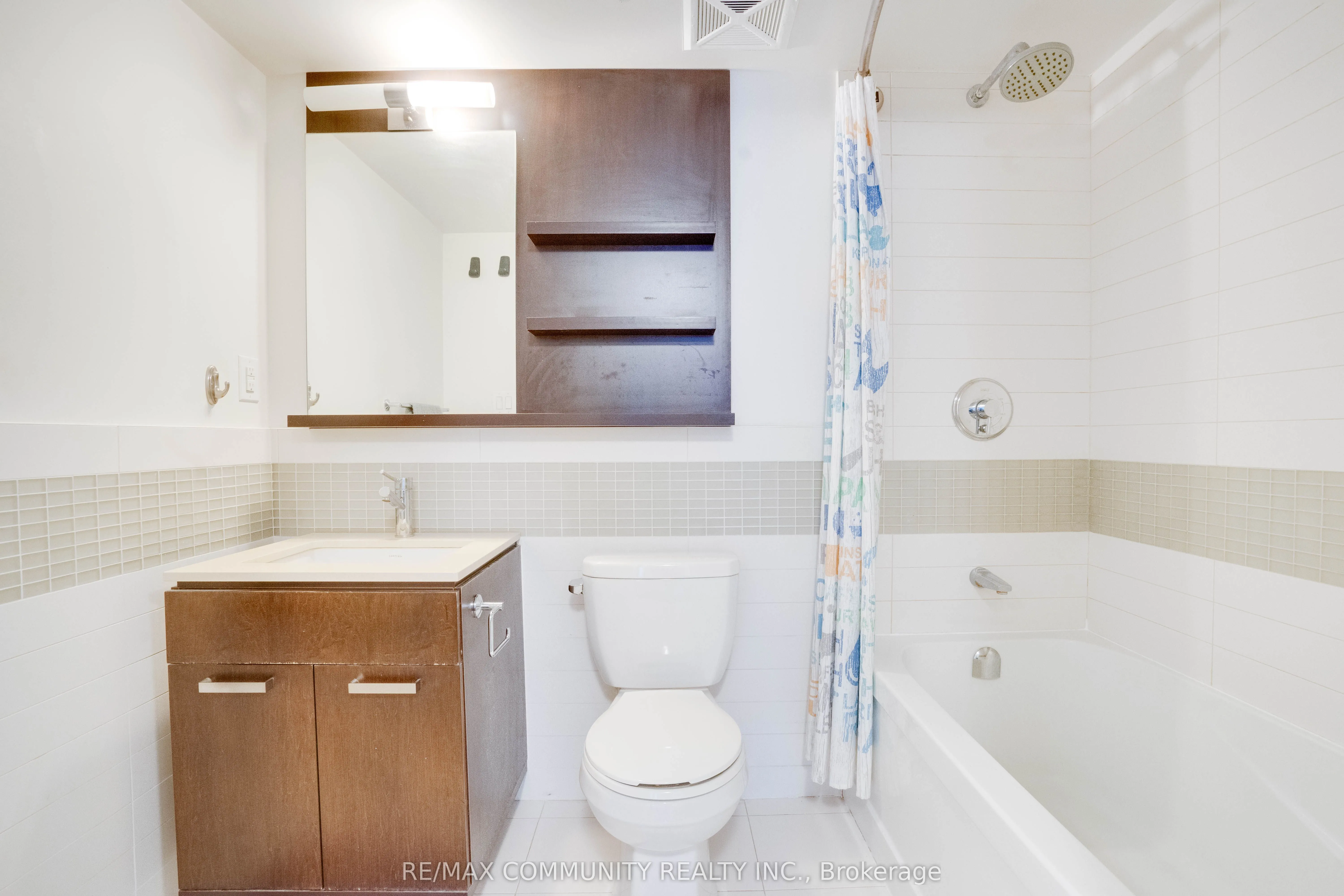 295 Adelaide Street W, #824