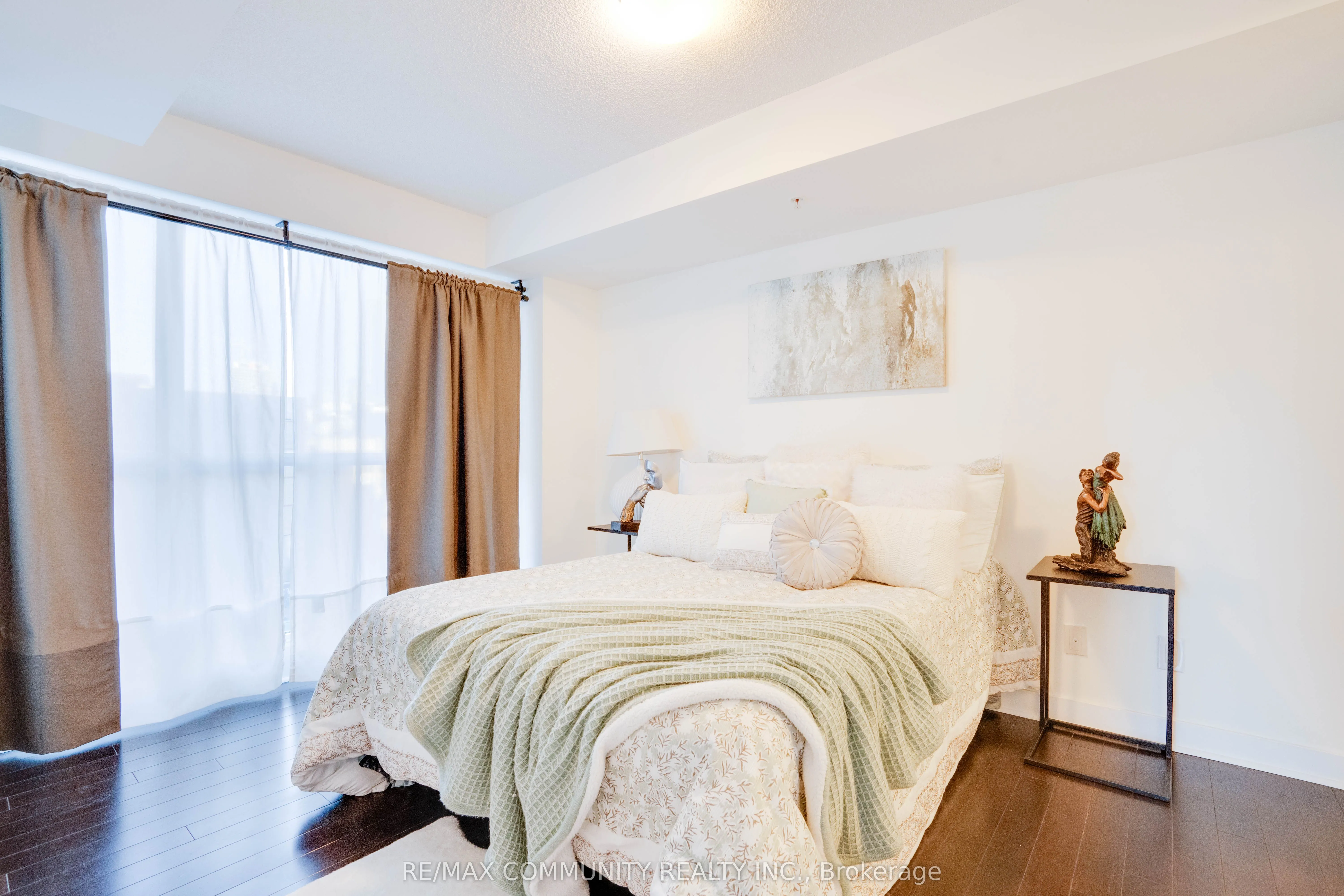 295 Adelaide Street W, #824