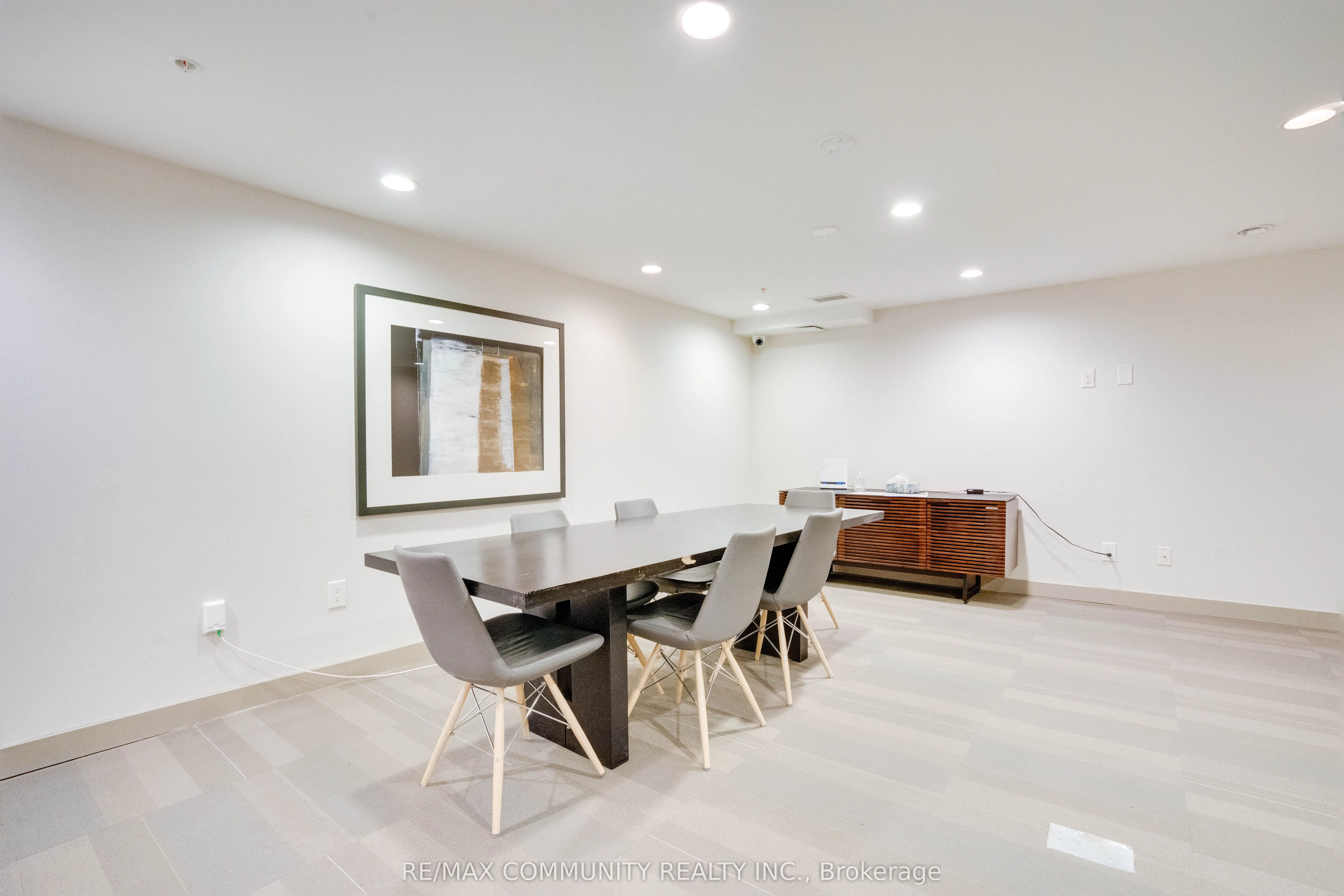 295 Adelaide Street W, #824