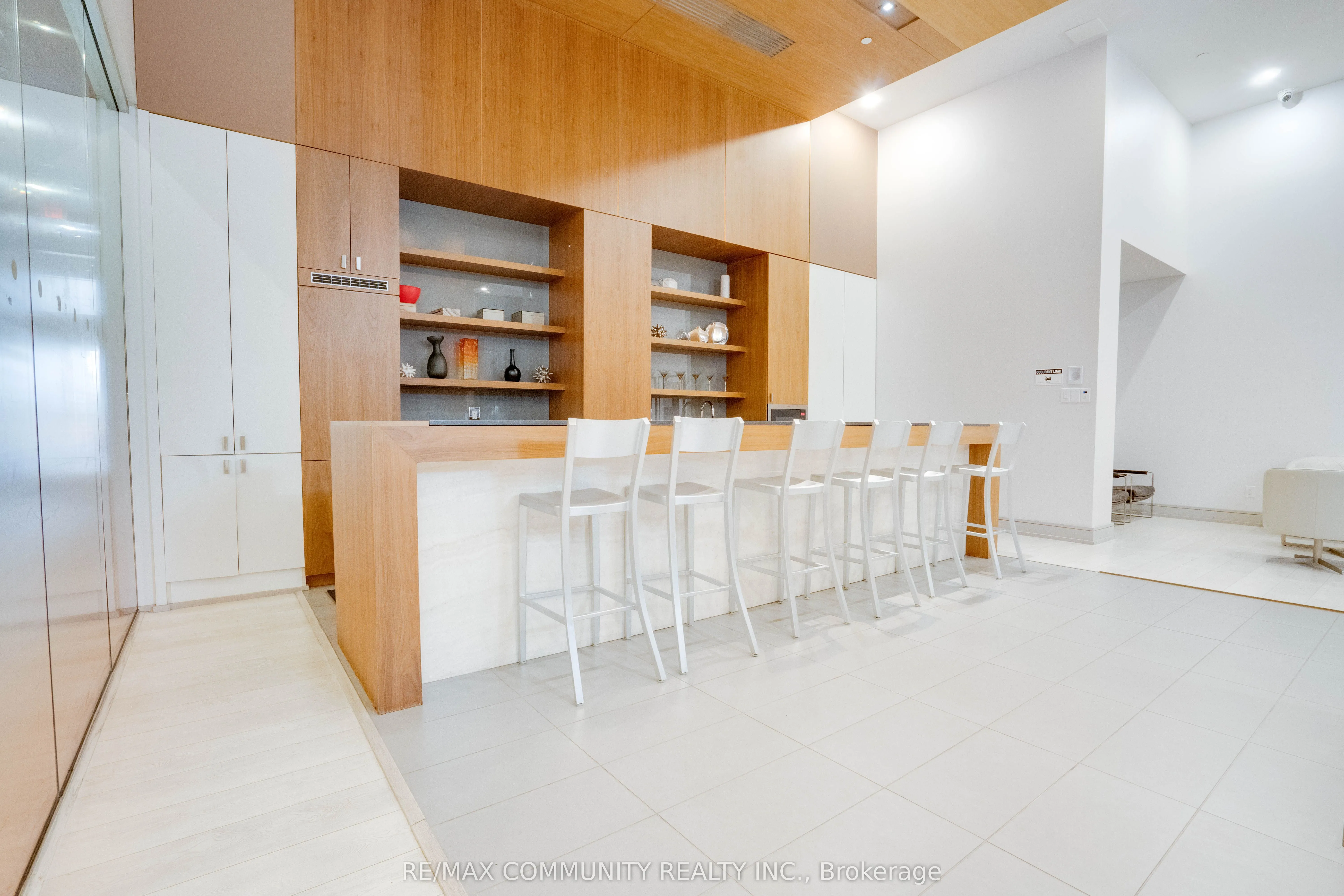 295 Adelaide Street W, #824